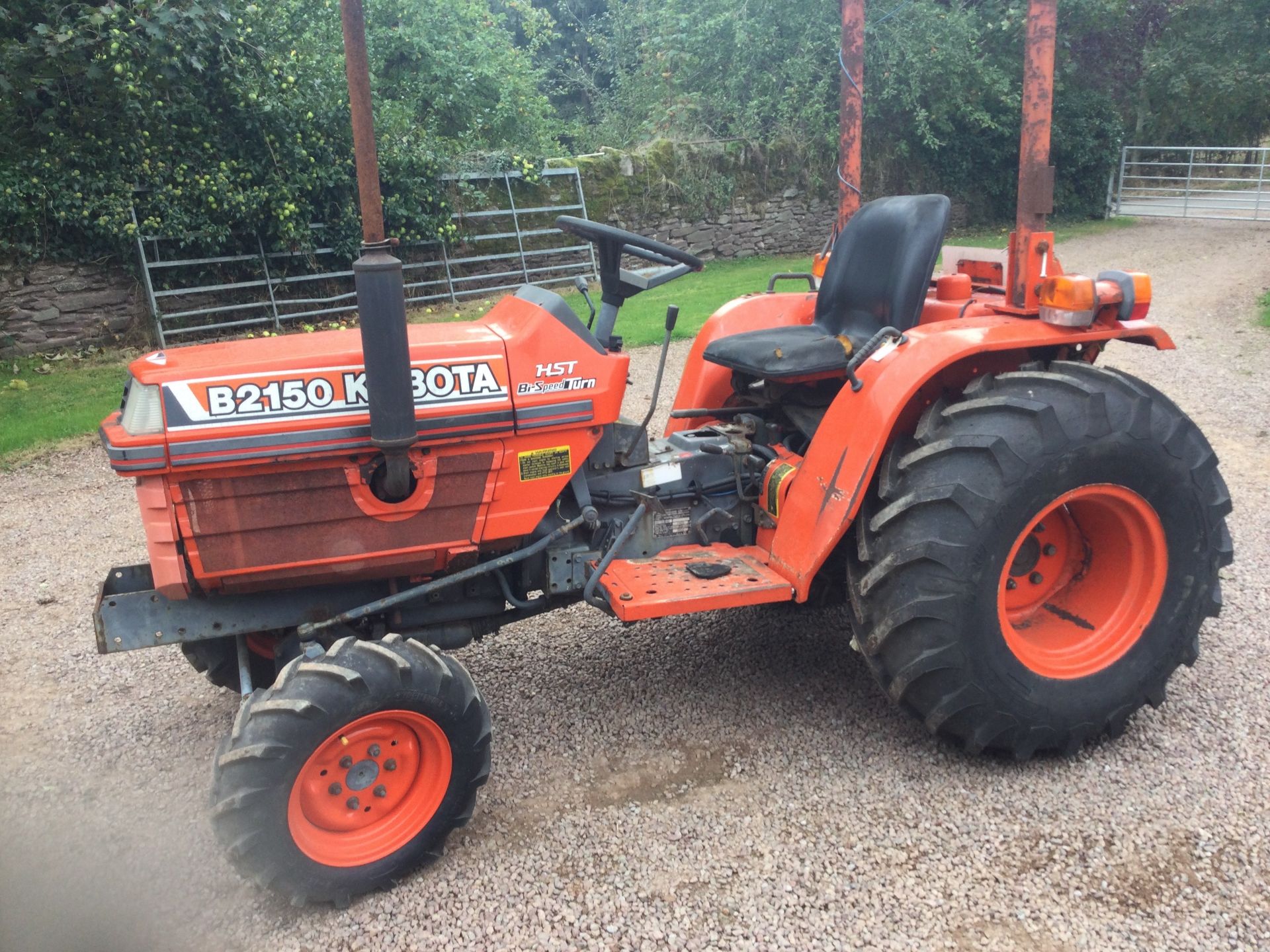 Kubota 2150 hst compact tractor - Image 2 of 4