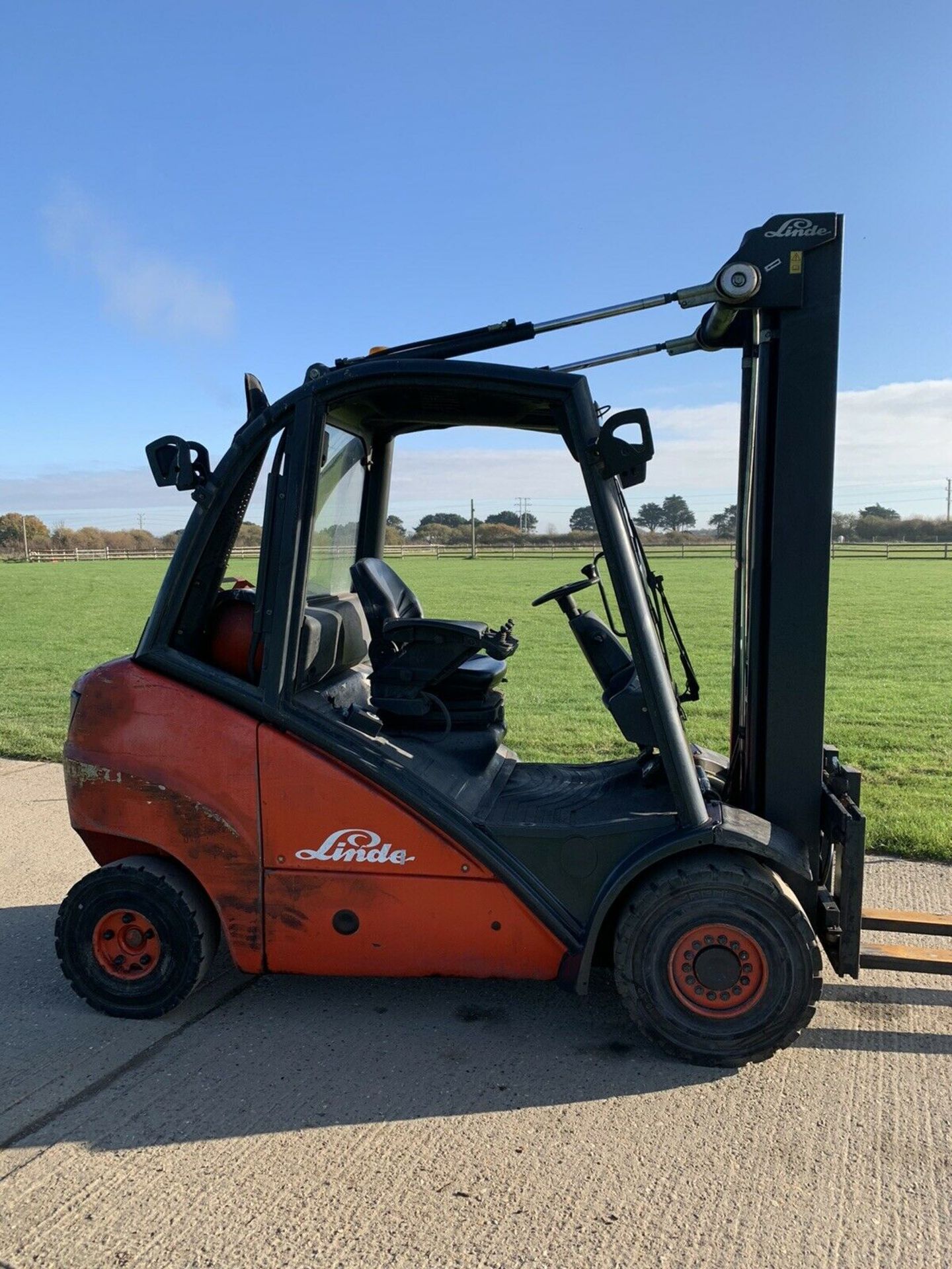 Linde H30 Gas Forklift 5.5 Triple Mast - Image 2 of 3