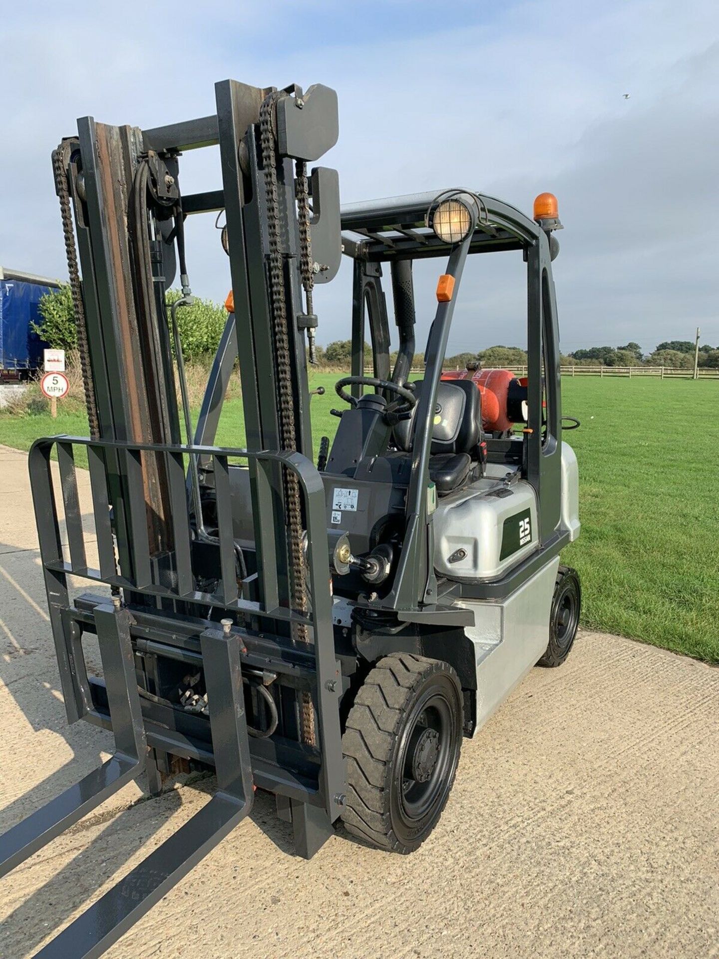 Nissan 2.5 Tonne Gas Forklift