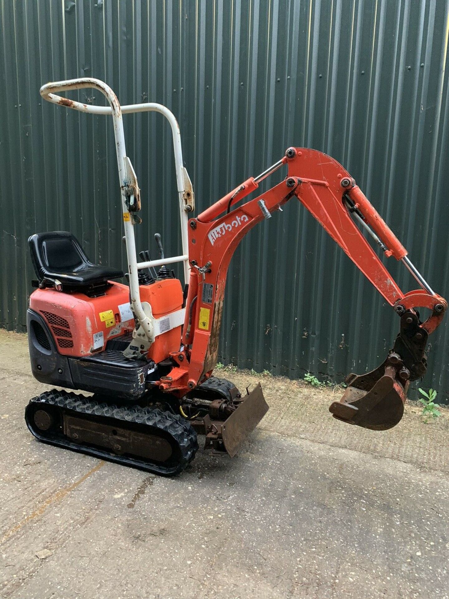 Kubota K008-3 Micro Digger - Image 10 of 10