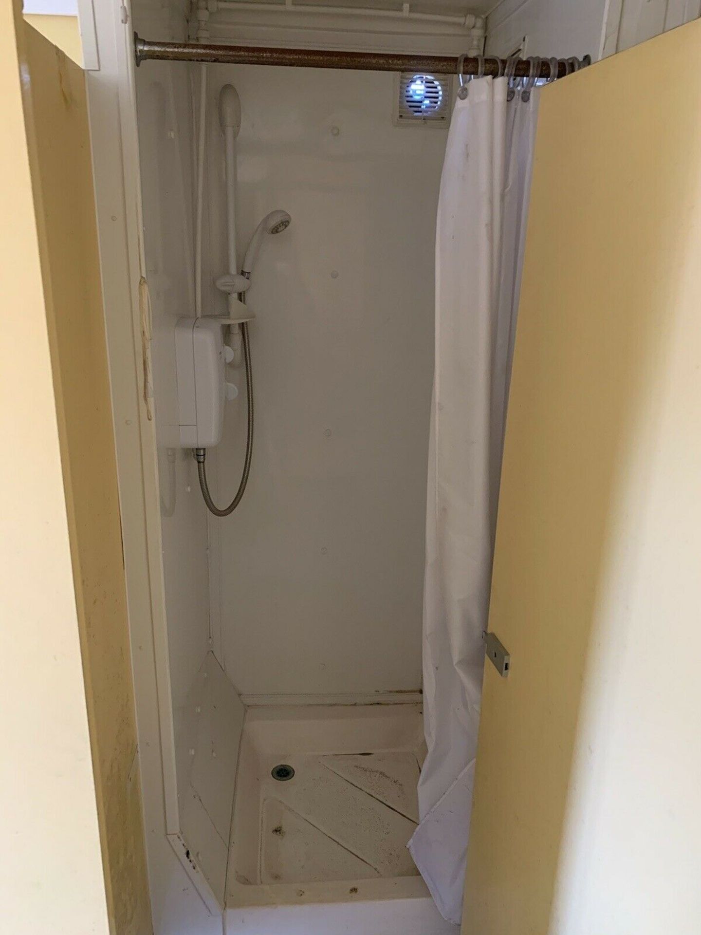 32ft Portable Toilet Block Shower Block Anti Vandal Steel Cabin - Image 3 of 8