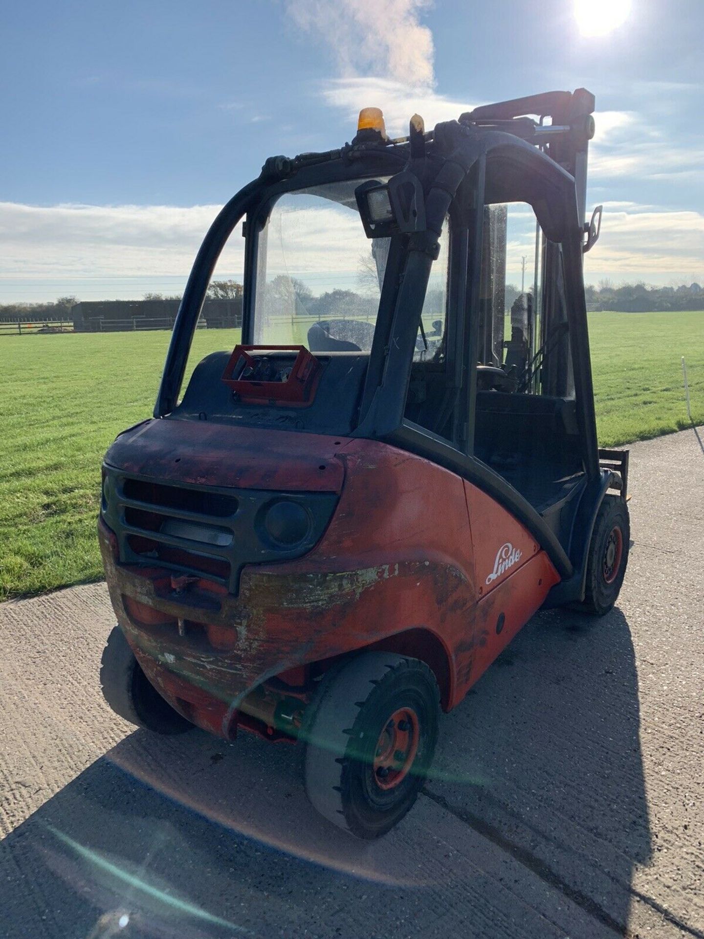 Linde H30 Gas Forklift 5.5 Triple Mast - Image 2 of 2