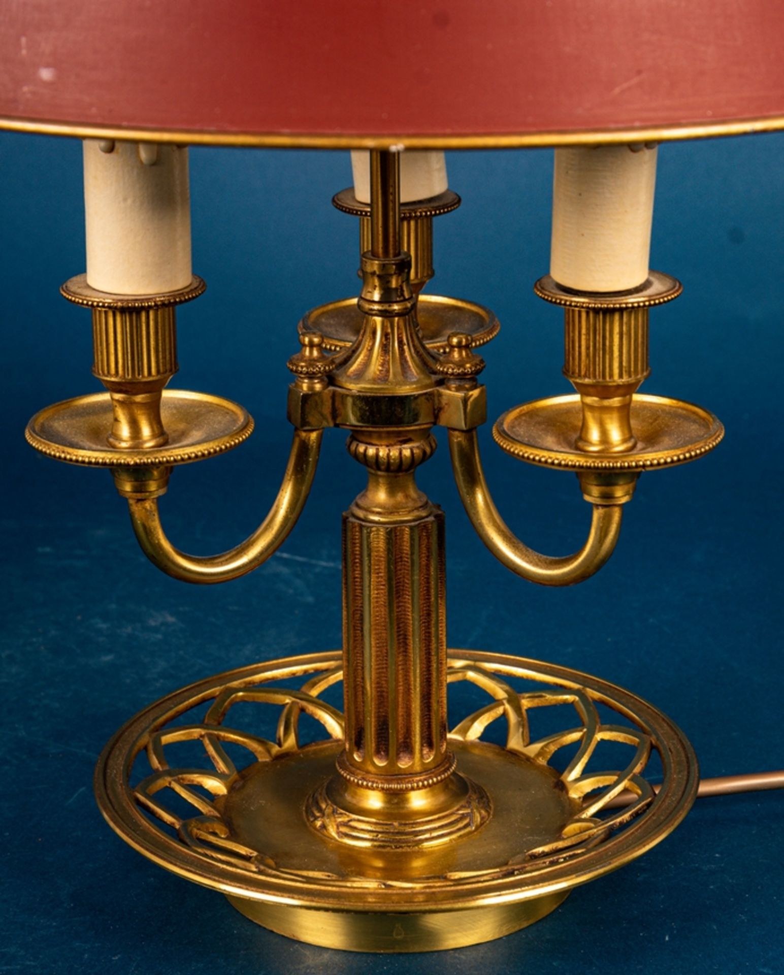 Stilvolle dreiarmige Tischlampe im engl. Stil, rot-gold staffierter Metalllampe - Image 5 of 8