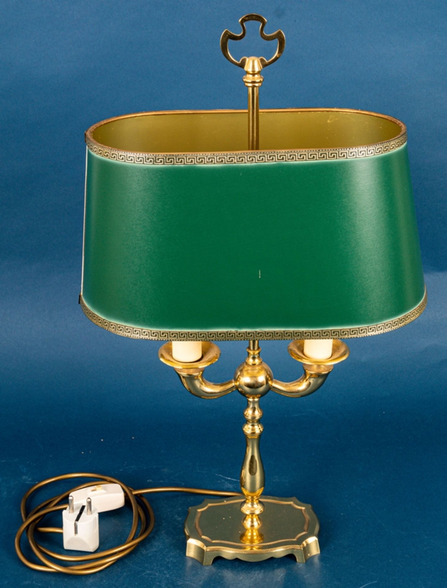 Stilvolle zweiarmige Tischlampe im engl. Stil, Messing, grün-goldener Kunststof - Bild 4 aus 6