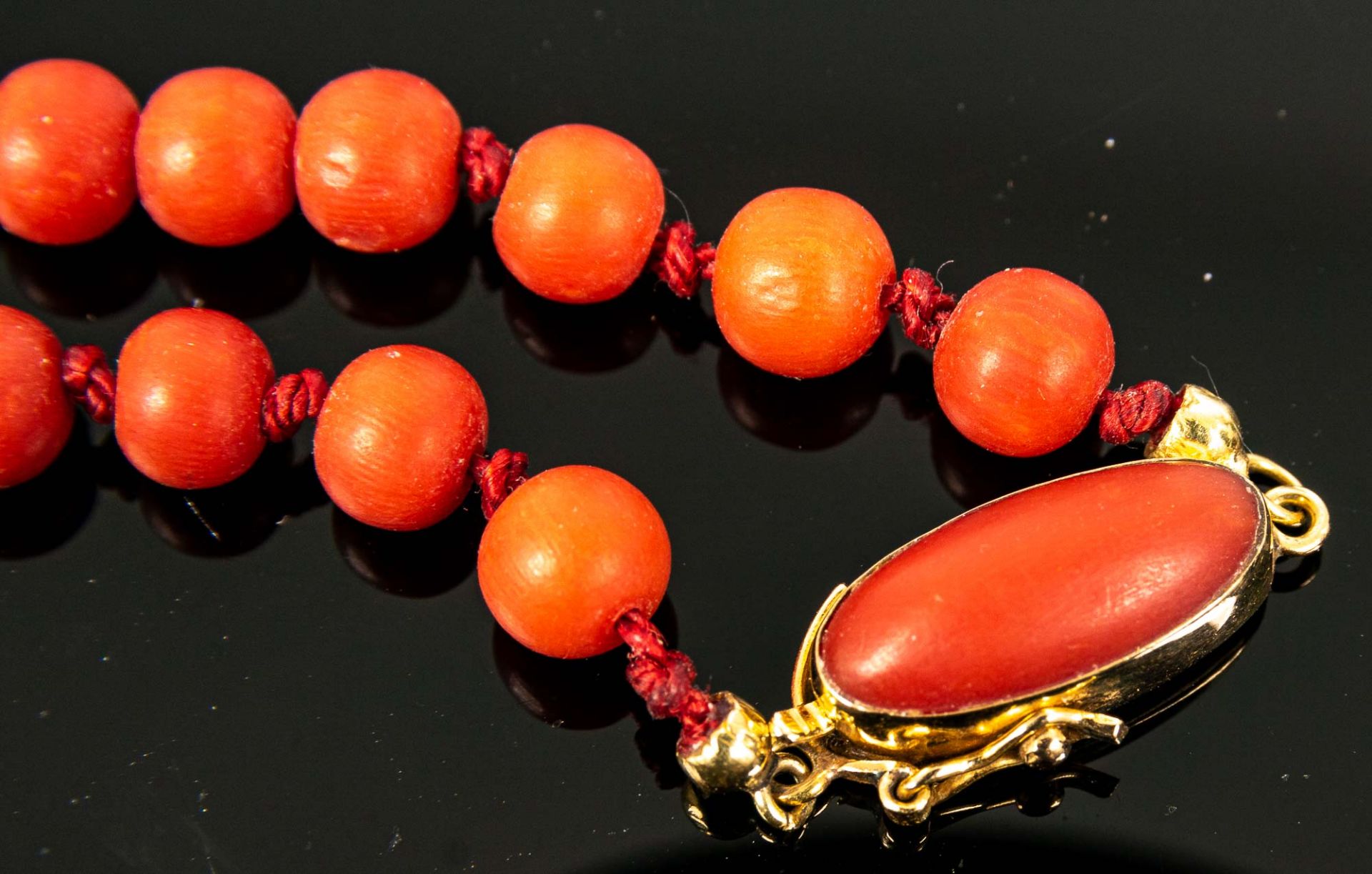 Elegante Korallen-Halskette mit 750er Gelbgold-Sicherheitsverschluss, Länge ca. - Image 4 of 7