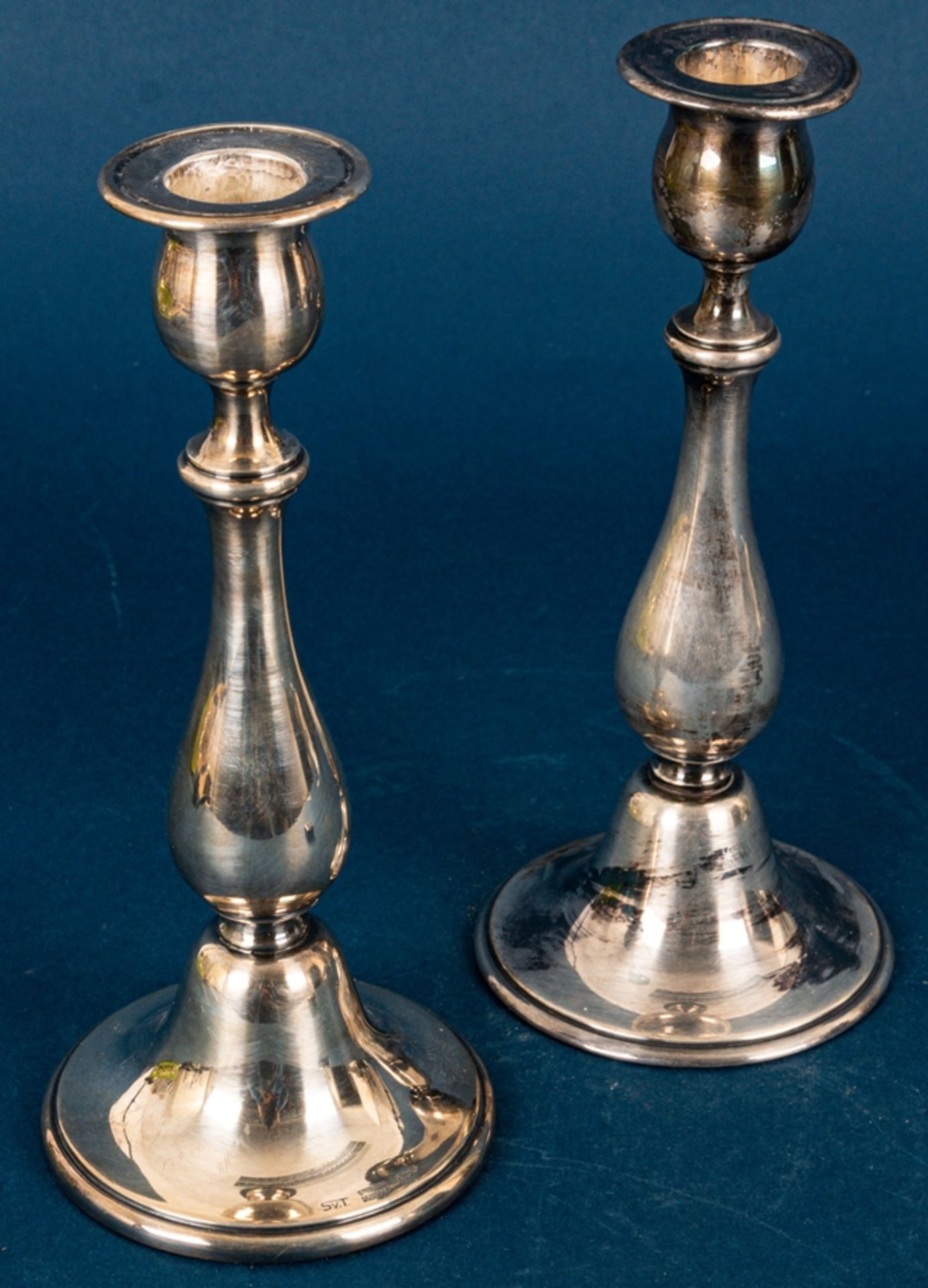 Paar einflammiger Kerzenleuchter, dänisches 830er Silber, Herstellerpunze SVT = - Image 3 of 10