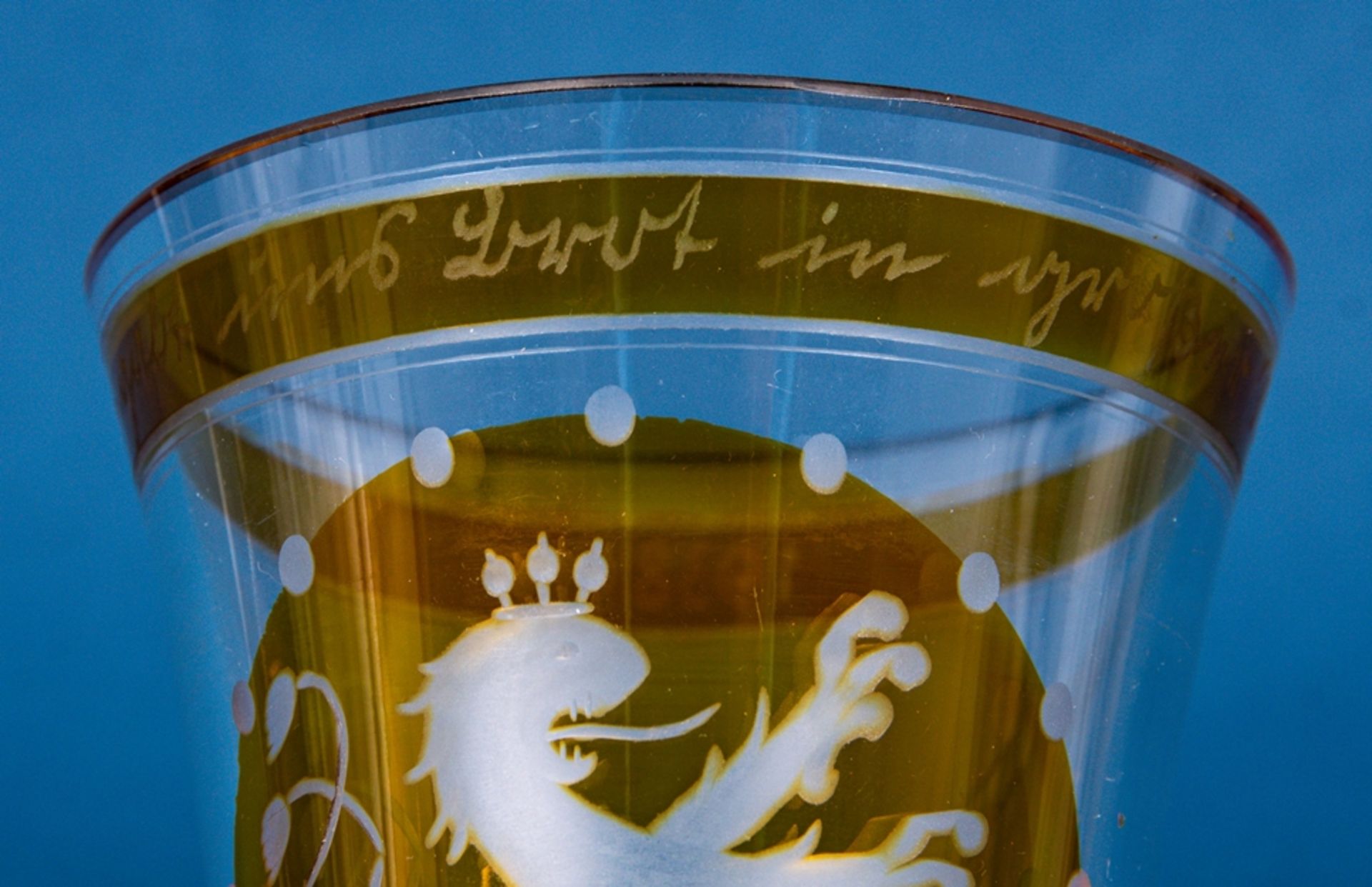 Becherglas, bernsteinfarbig überfangenes farbloses Glas, frontale Reserve mit s - Image 7 of 11