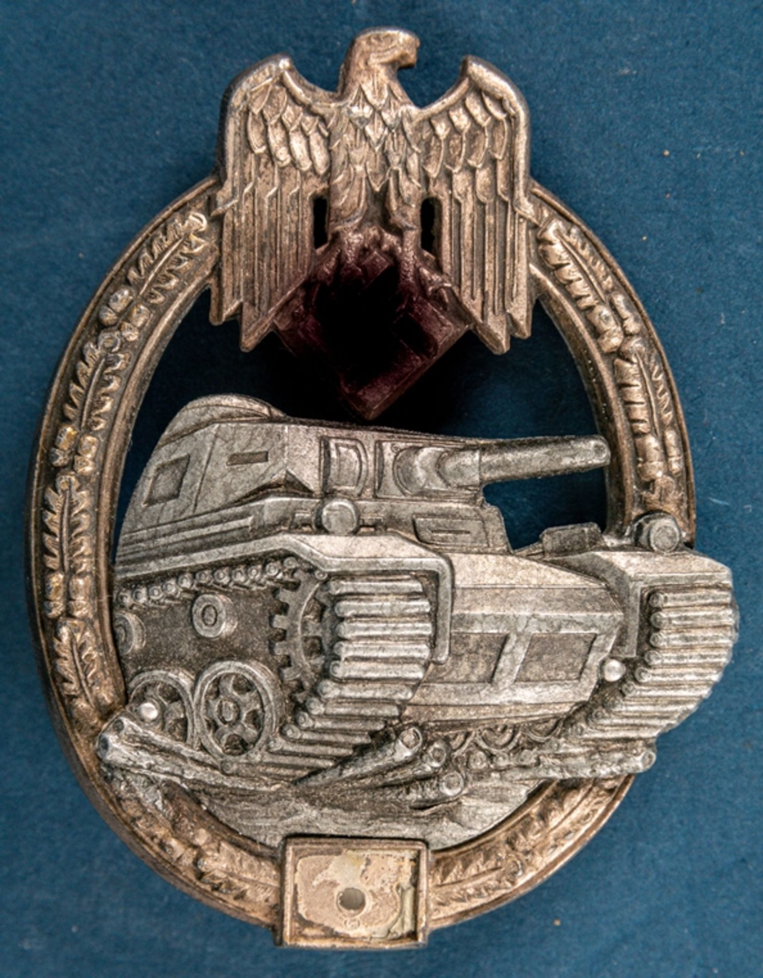 2 PANZERKAMPFABZEICHEN in Silber mit nicht mehr vorhandenen Einsatzzahlen, Mode - Image 5 of 6