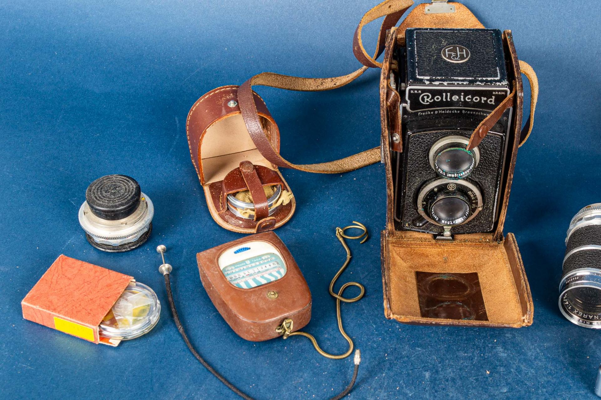 Konvolut versch. Fototechnik, bestehend aus 1 x Rolleicard & 1x Voigtländer "Be