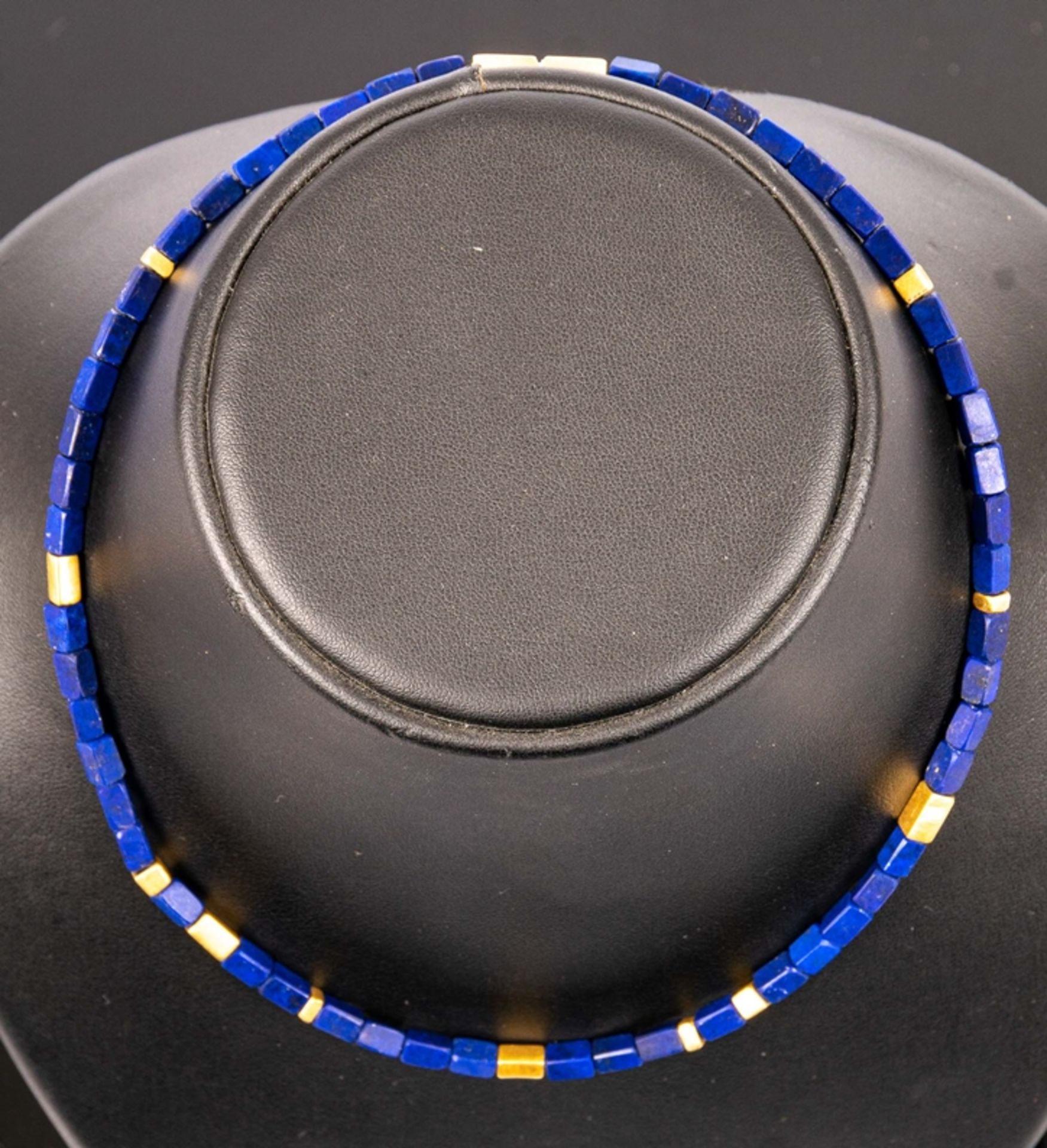 Modernistische Lapislazuli-Halskette mit vermeiltem 925er Sterlingsilberbeschla