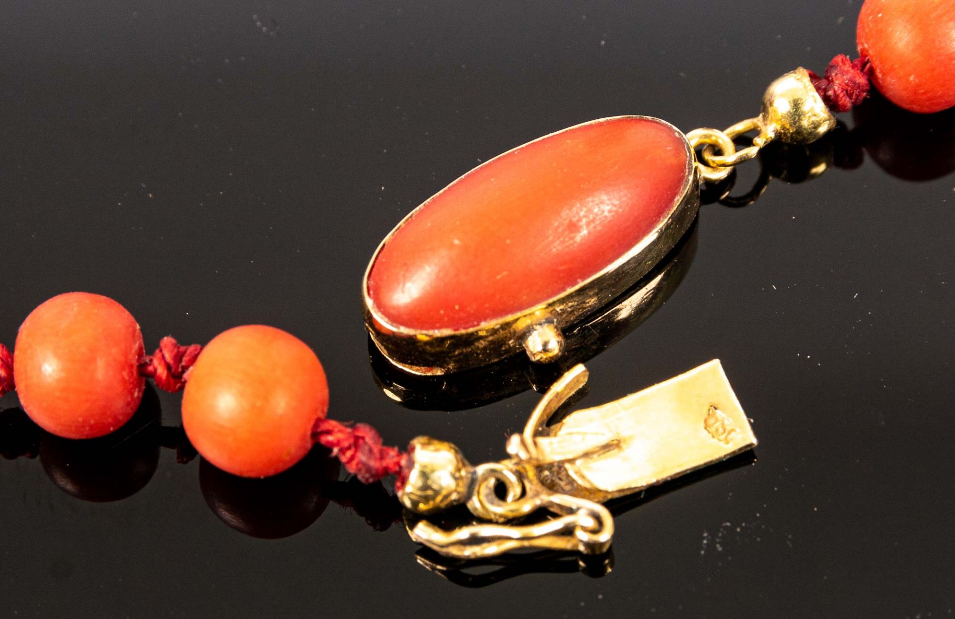 Elegante Korallen-Halskette mit 750er Gelbgold-Sicherheitsverschluss, Länge ca. - Image 6 of 7