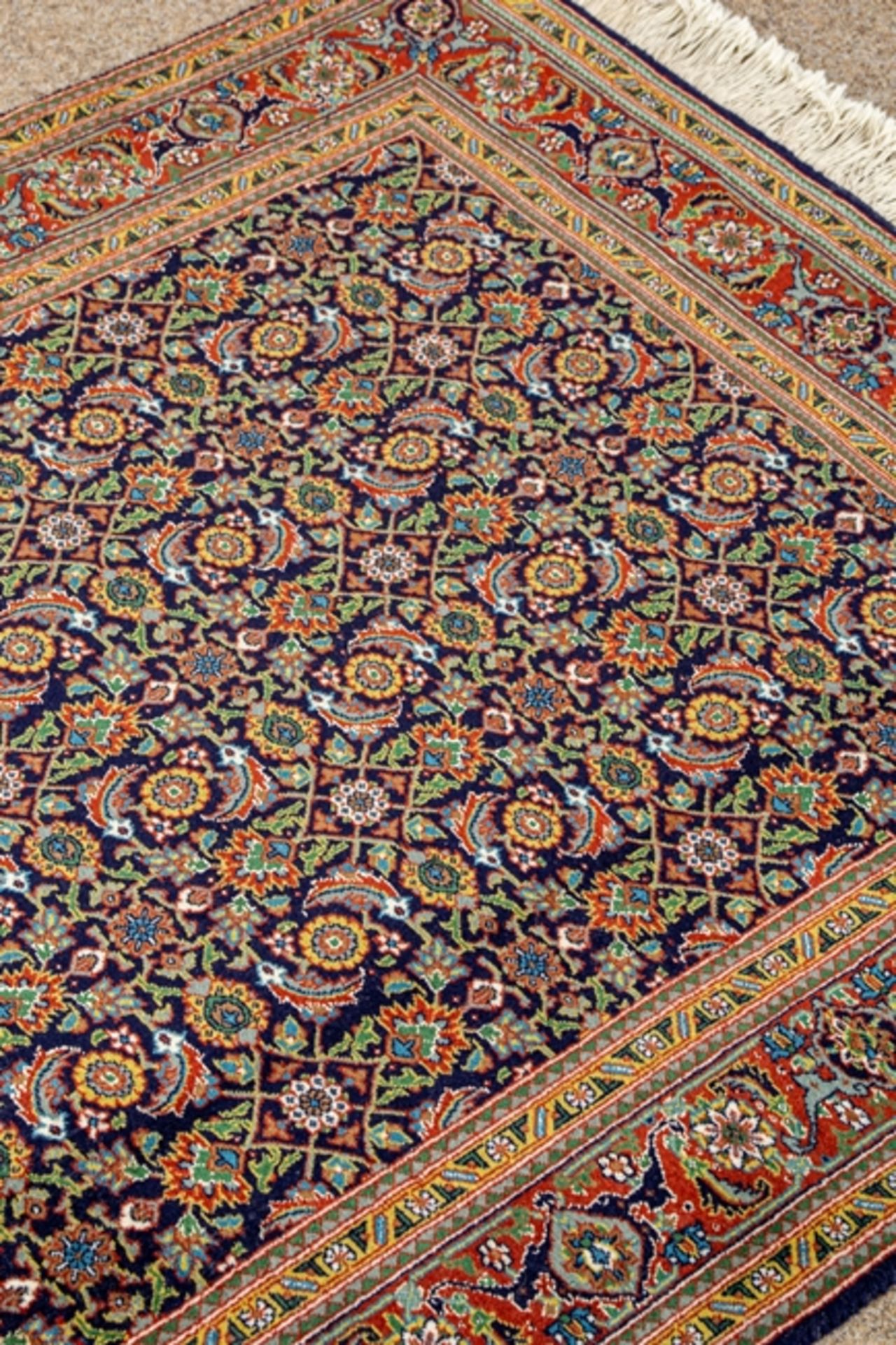 Isfahan Teppichbrücke auf Seide mit Hbati-Muster, ca. 146 x 97 cm, Iran Ende 20 - Image 6 of 7