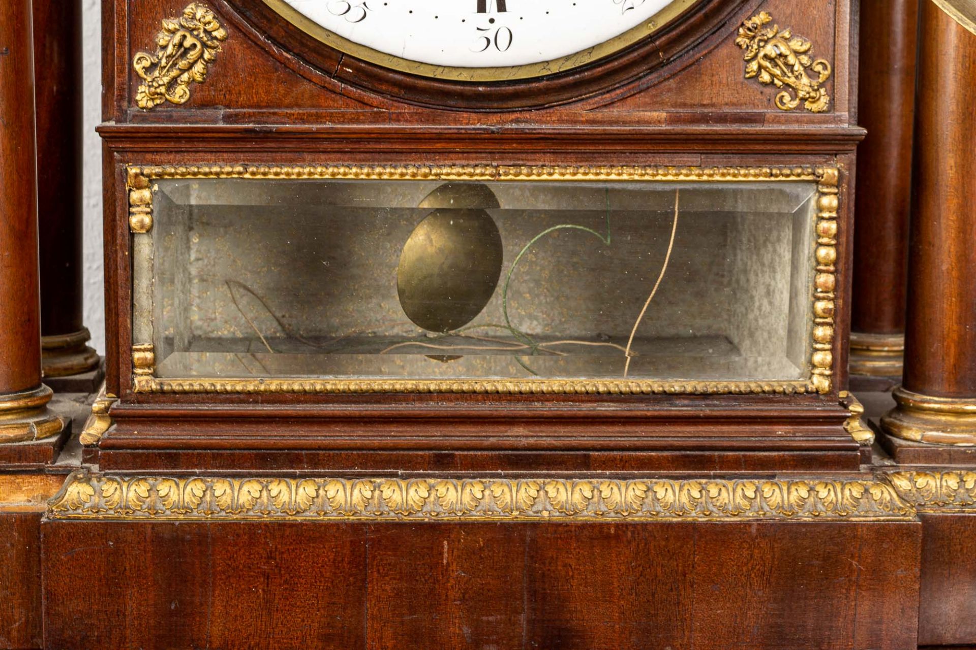 Imposante klassizistische Pendule; außergewöhnlich reich dekoriertes, prunkvoll - Bild 38 aus 39