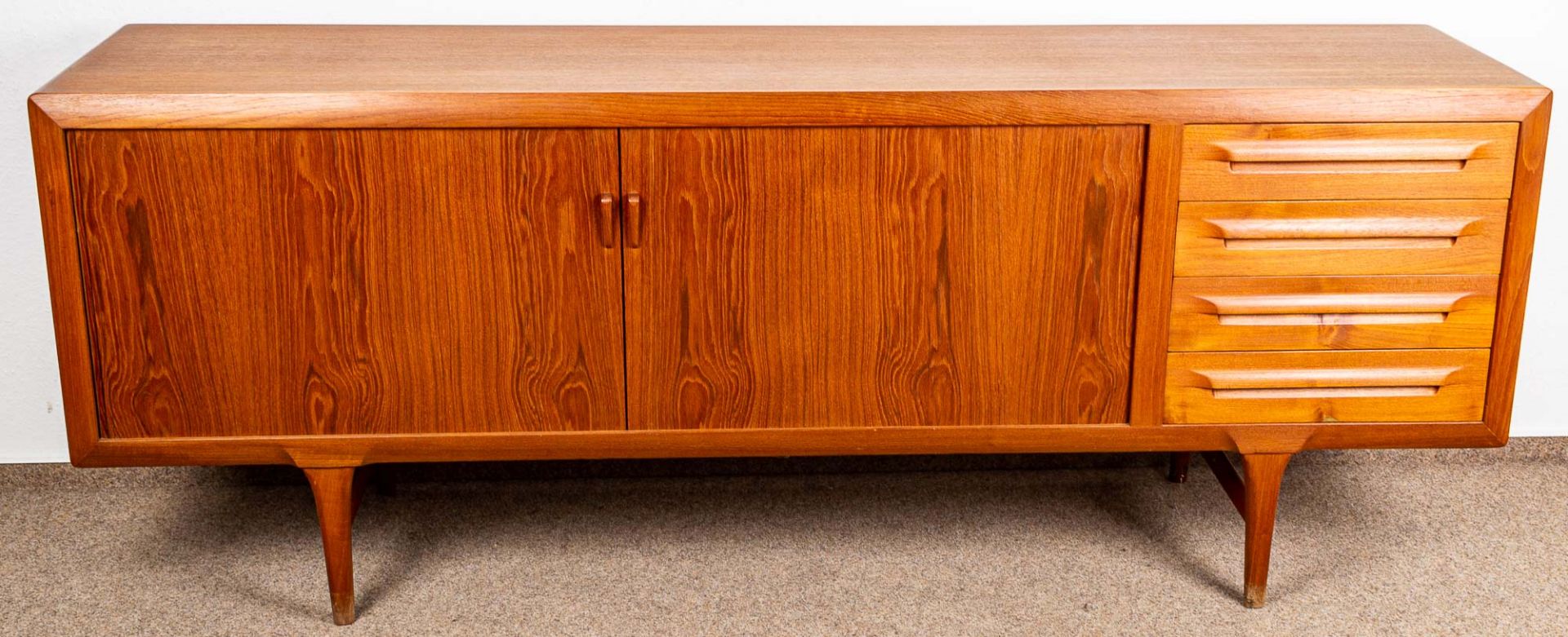 Elegantes, freistellbares MID-CENTURY Teakholz-Sideboard der 1960er/70er Jahre,