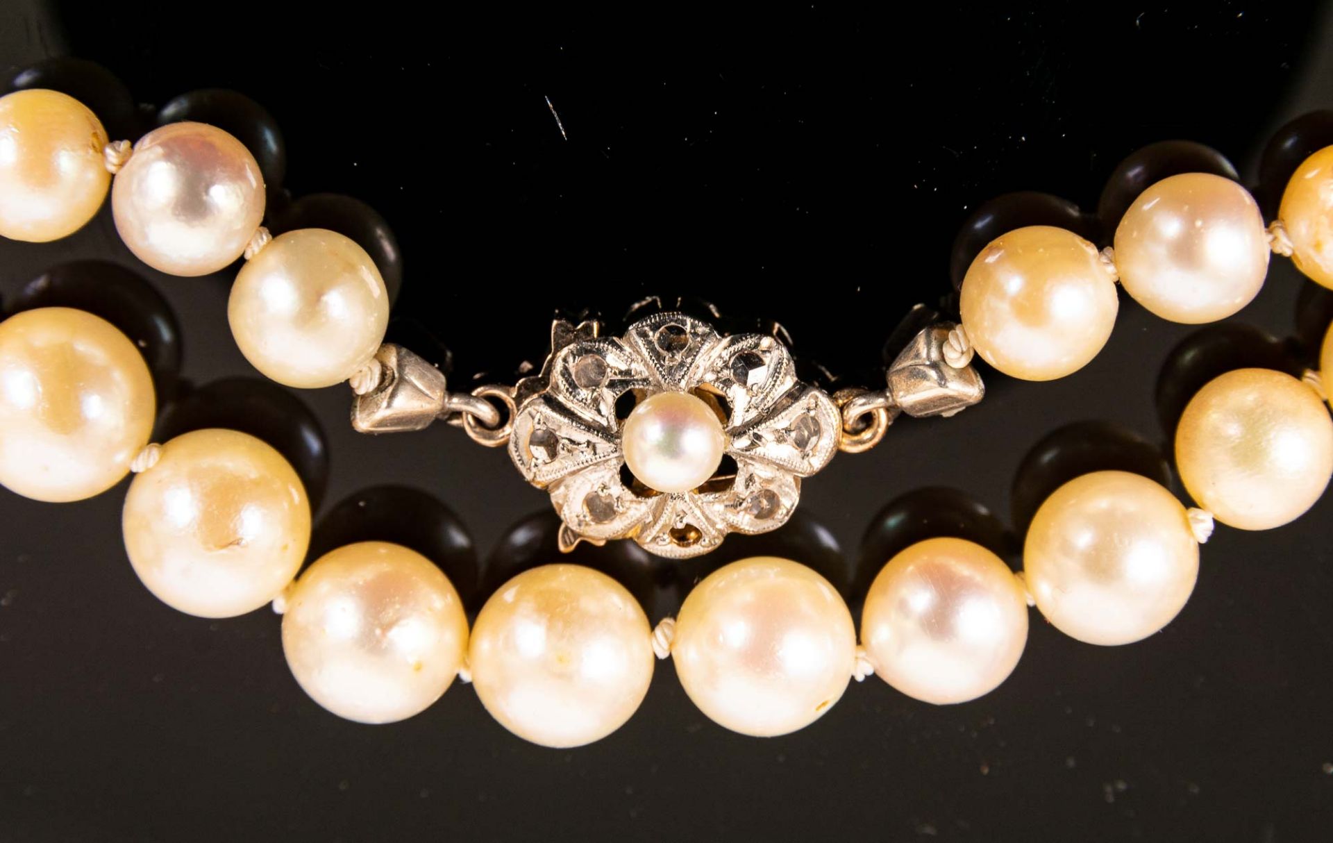 Zeitlose Perlenkette mit 585er Gelb- & Weißgold-Sicherheitsverschluss, dieser m - Image 3 of 5