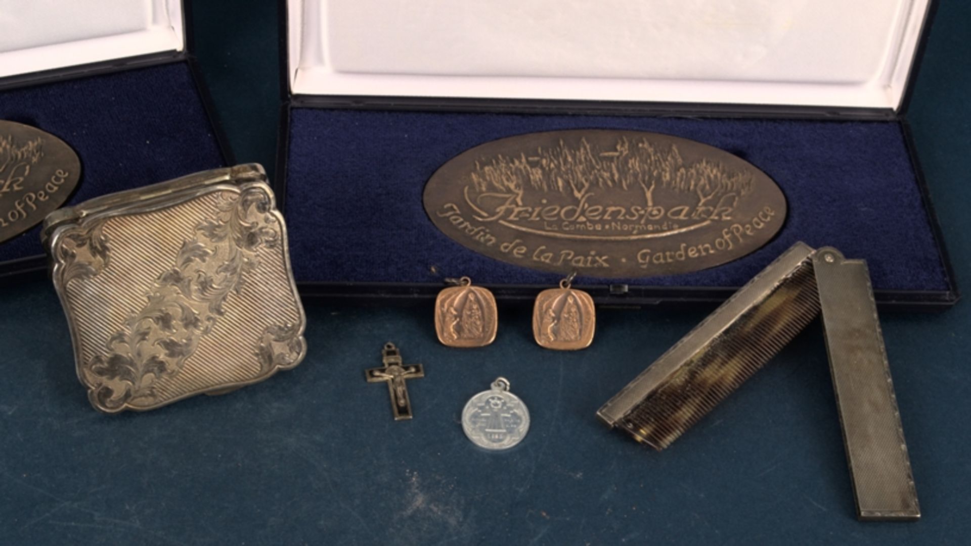 9teiliges Konvolut versch. alter/antiker Objekte u. a. 2 x Bronzemedaillen vom - Bild 3 aus 4