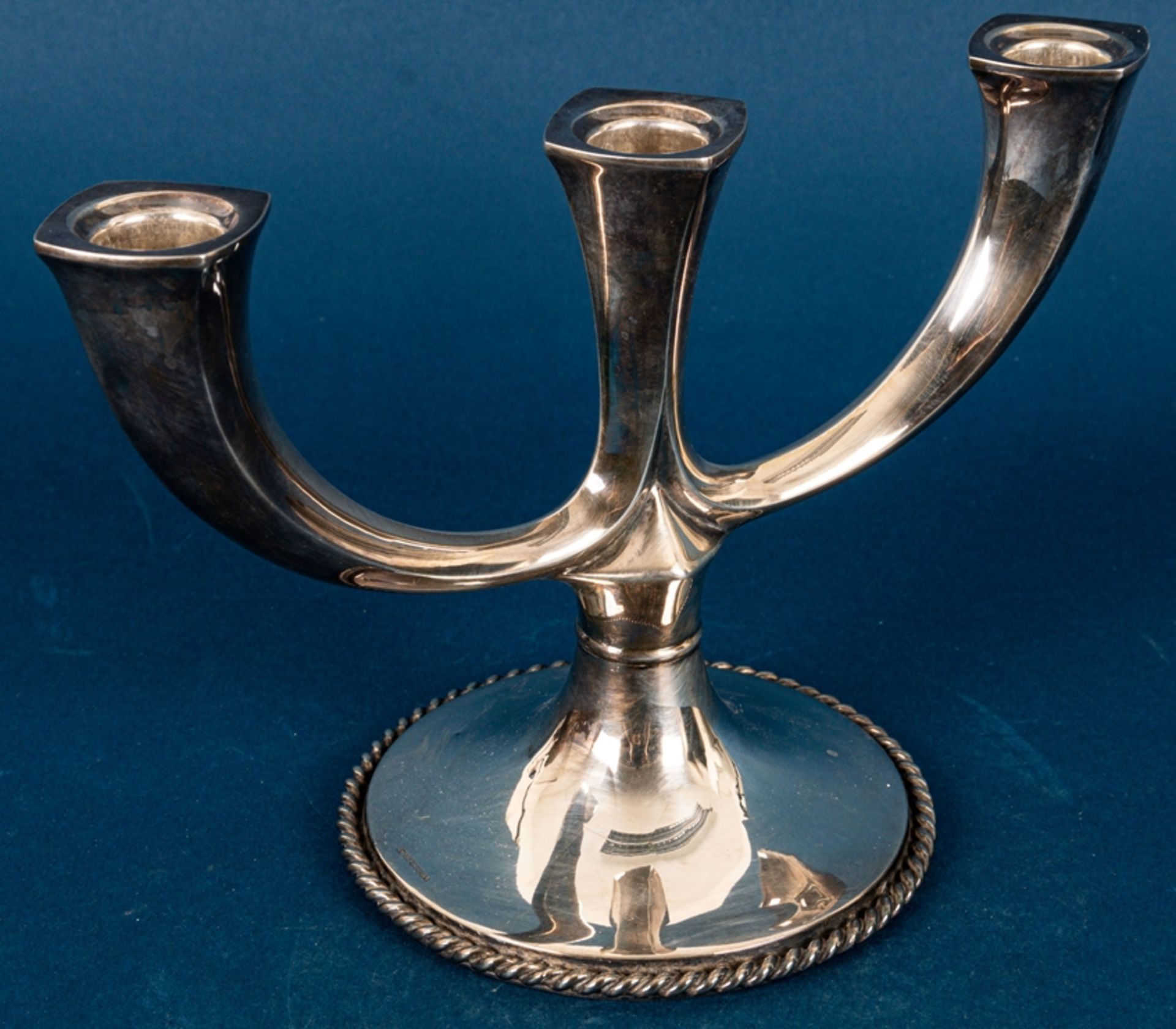 Dreiarmiger Kerzenleuchter, 925er Sterlingsilber, Länge ca. 25 cm. Schöner, geb - Image 3 of 9