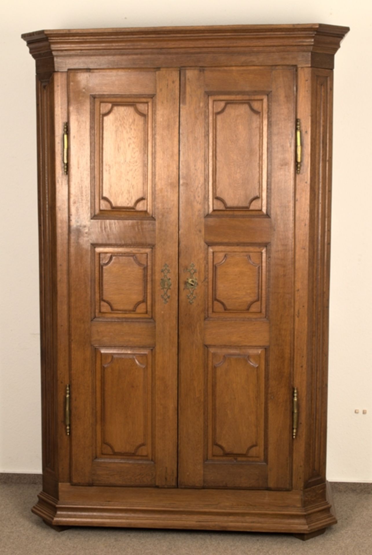 Zweitüriger, voll zerlegbarer Barockschrank des 18. Jhds., Eiche massiv. Frisch - Image 15 of 16