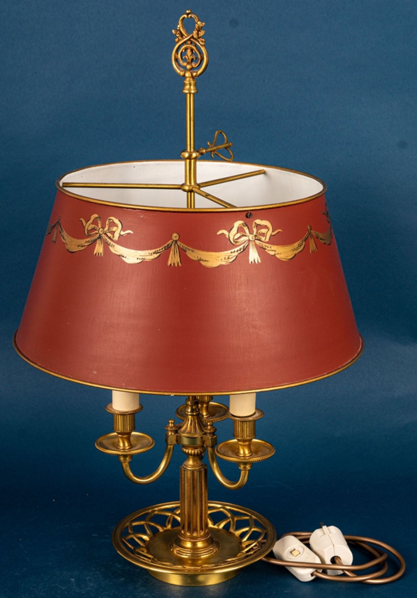 Stilvolle dreiarmige Tischlampe im engl. Stil, rot-gold staffierter Metalllampe - Image 4 of 8