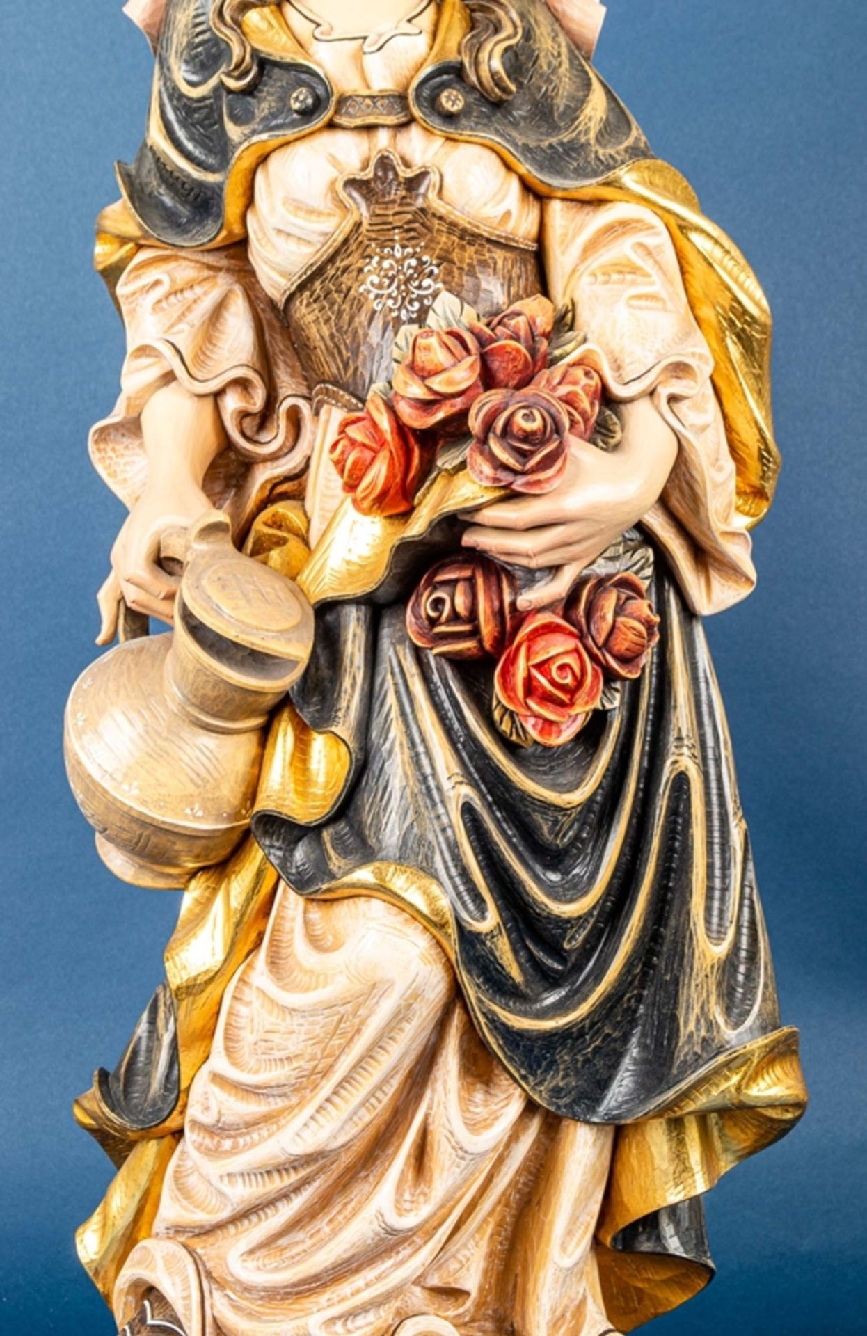 "Junge Frau mit Krug und Rosen", alpenländische Holzschnitzerei, Höhe ca. 80 cm - Image 6 of 12