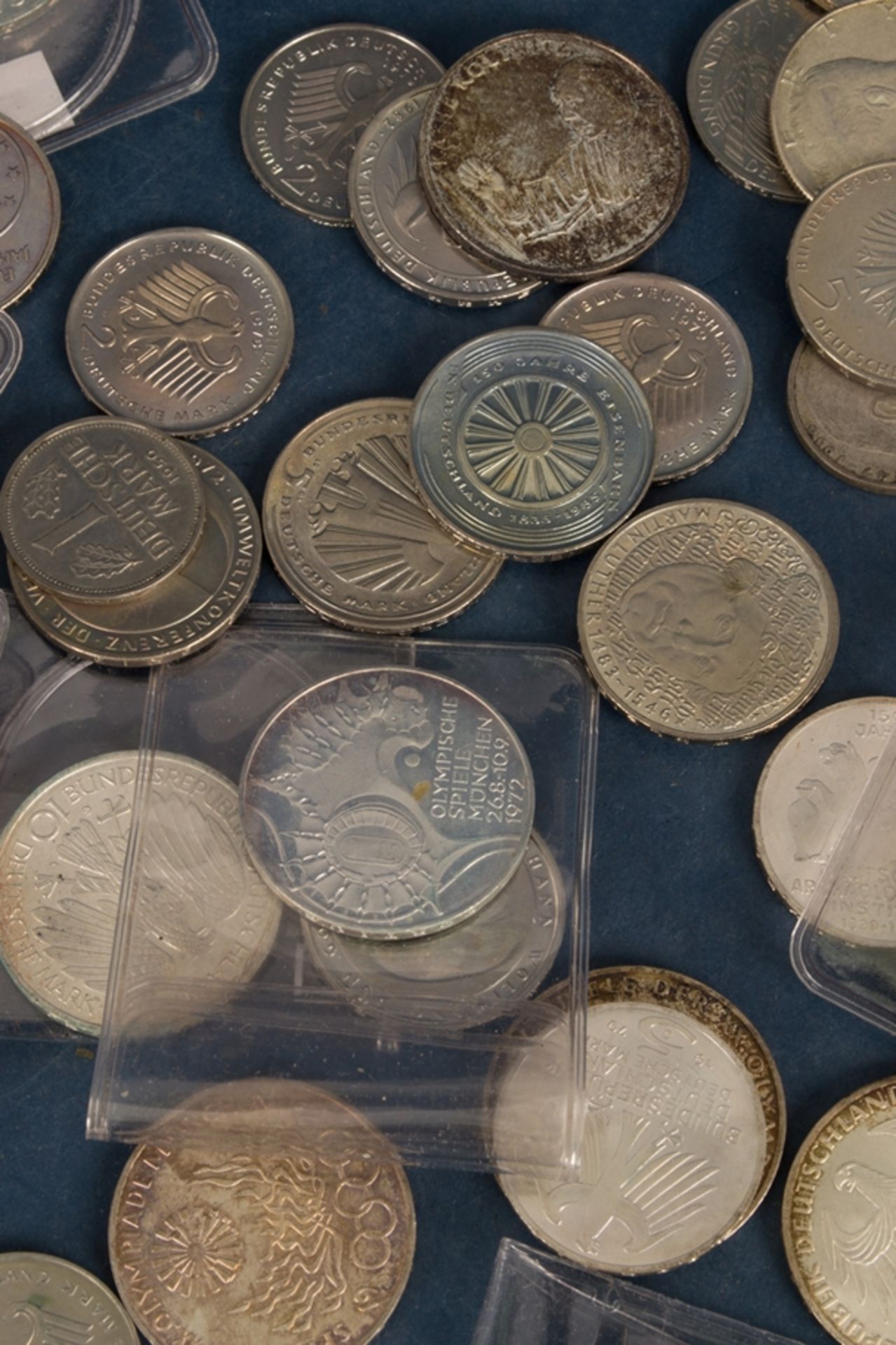 Ca. 56teilige Münzsammlung, überwiegend DM-Münzen: 1x 1DM, 5x 2DM, 26x 5DM, 19x - Image 4 of 6