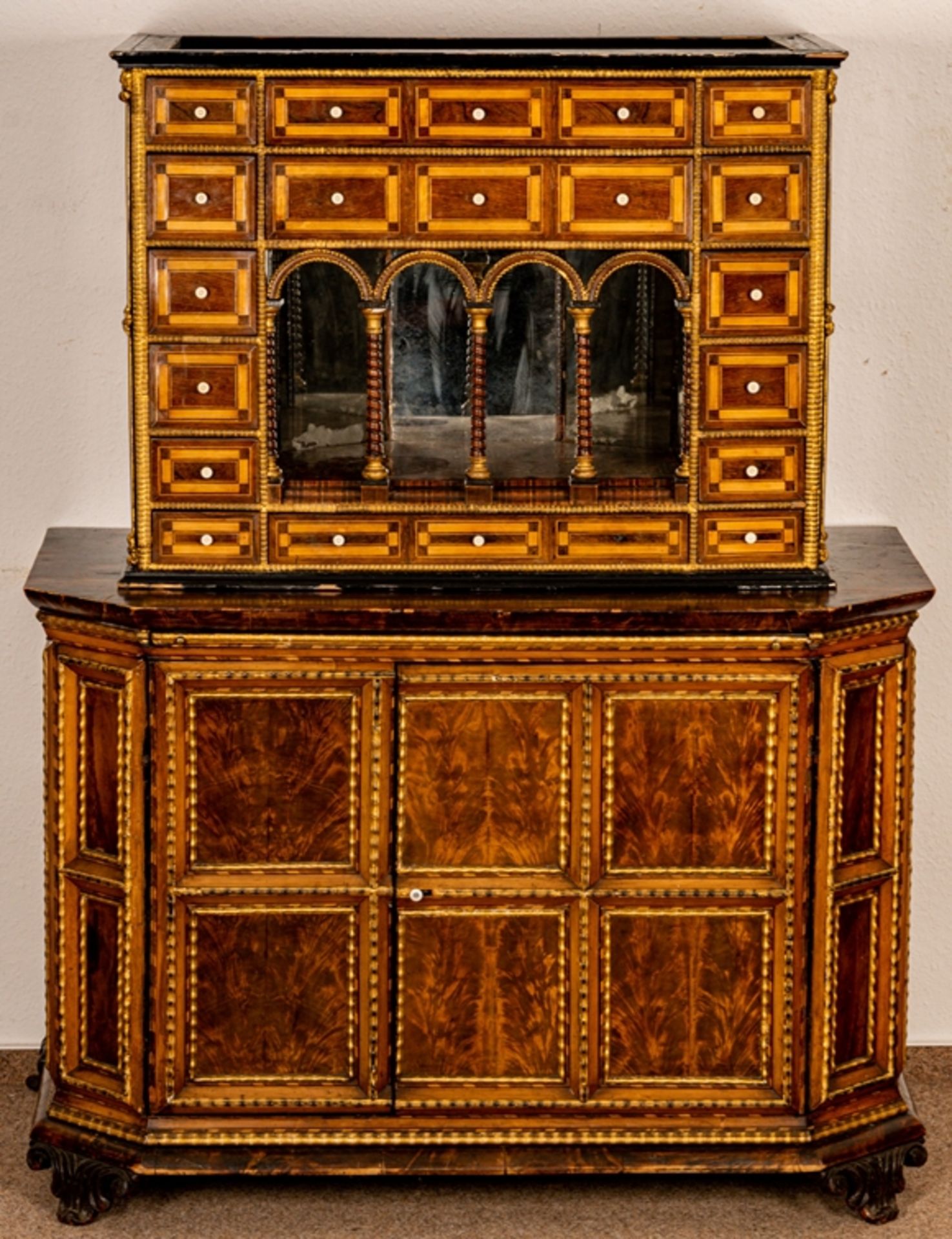 Antiker Kabinettschrank, italienisches Renaissance-Möbel des 17./18. Jhds., mit