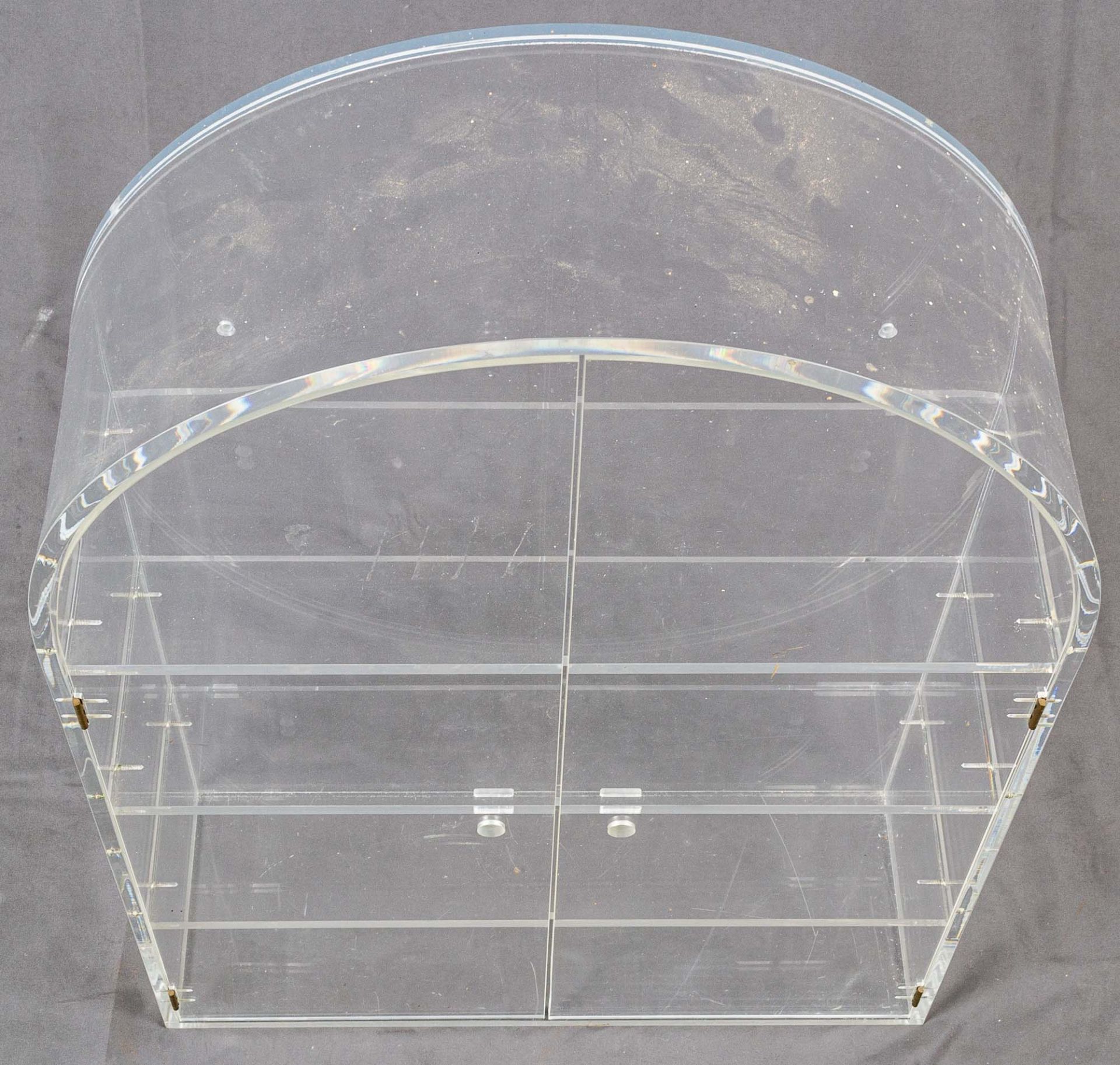 Plexiglas-Wandvitrine, zweitüriger Korpus mit insgesamt 4 Ablageflächen, ca. 70 - Image 2 of 7