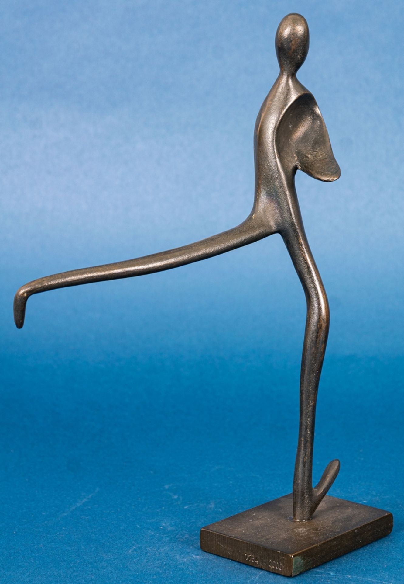 "EDO" - auf Podeste laufende modernisistische Figur "Läufer", Bronze braun pati - Image 2 of 13