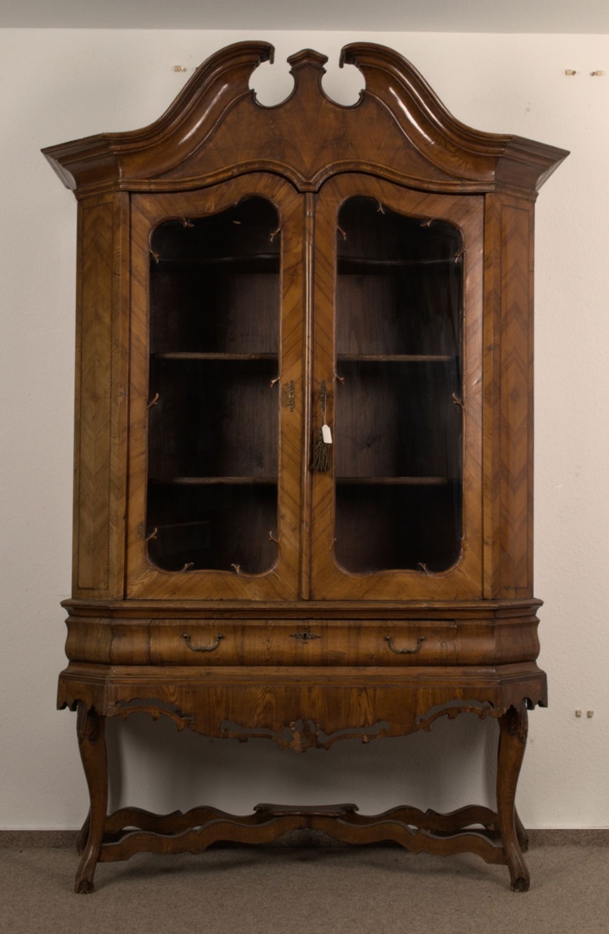 Barocker Stollenschrank/Glasschrank, norddeutscher Spätbarock Ende 18. Jhd., zu