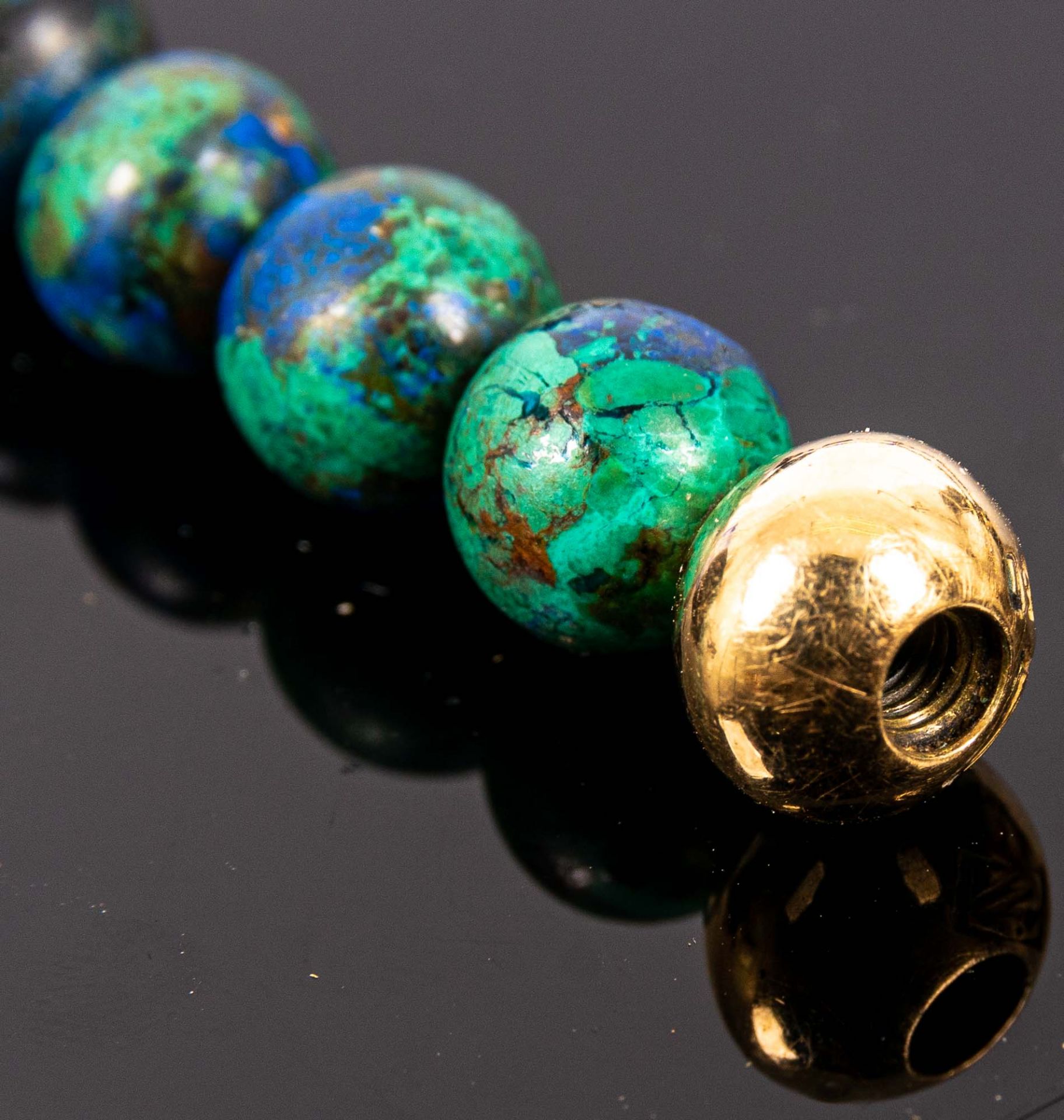 Extravagante Azurit-Halskette, blaugrüne Kugel-Kette mit 750er Gelbgold-Halbkug - Bild 5 aus 8