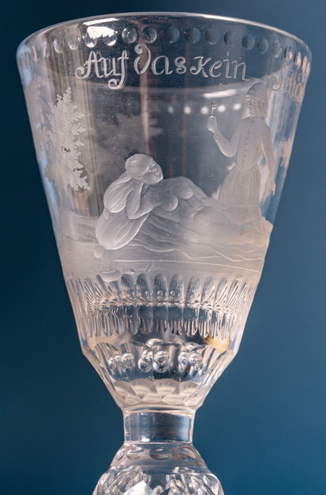 Barockes Pokalglas. Trichterförmige, konische Kuppa mit detailreichem figuralem - Image 4 of 6