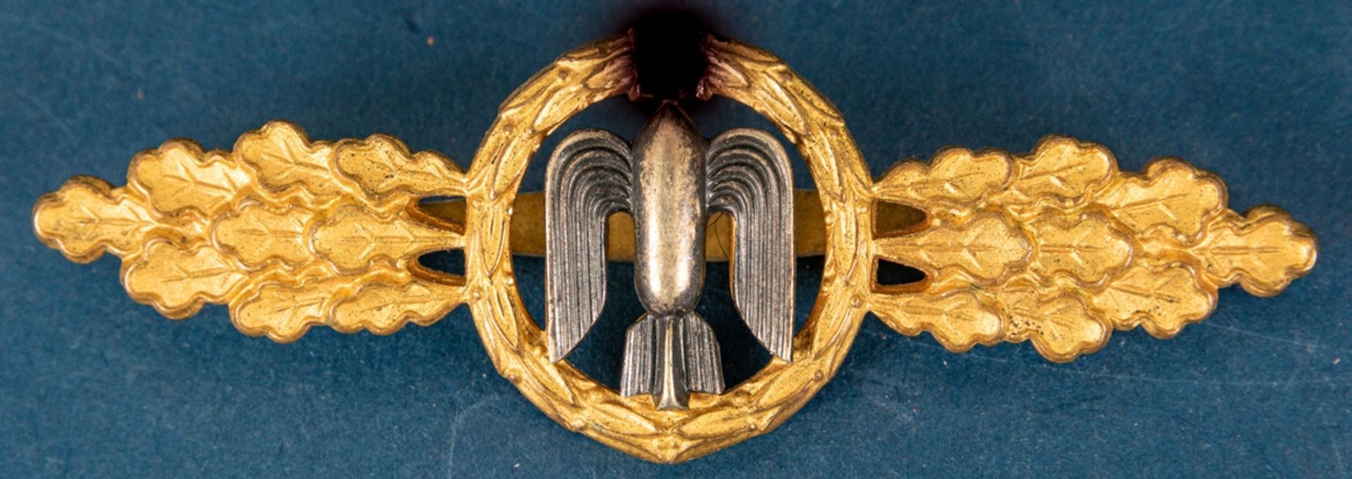 Frontflugspange für Kampfflieger in Gold, Hersteller G. H. Osang, Dresden, Bund