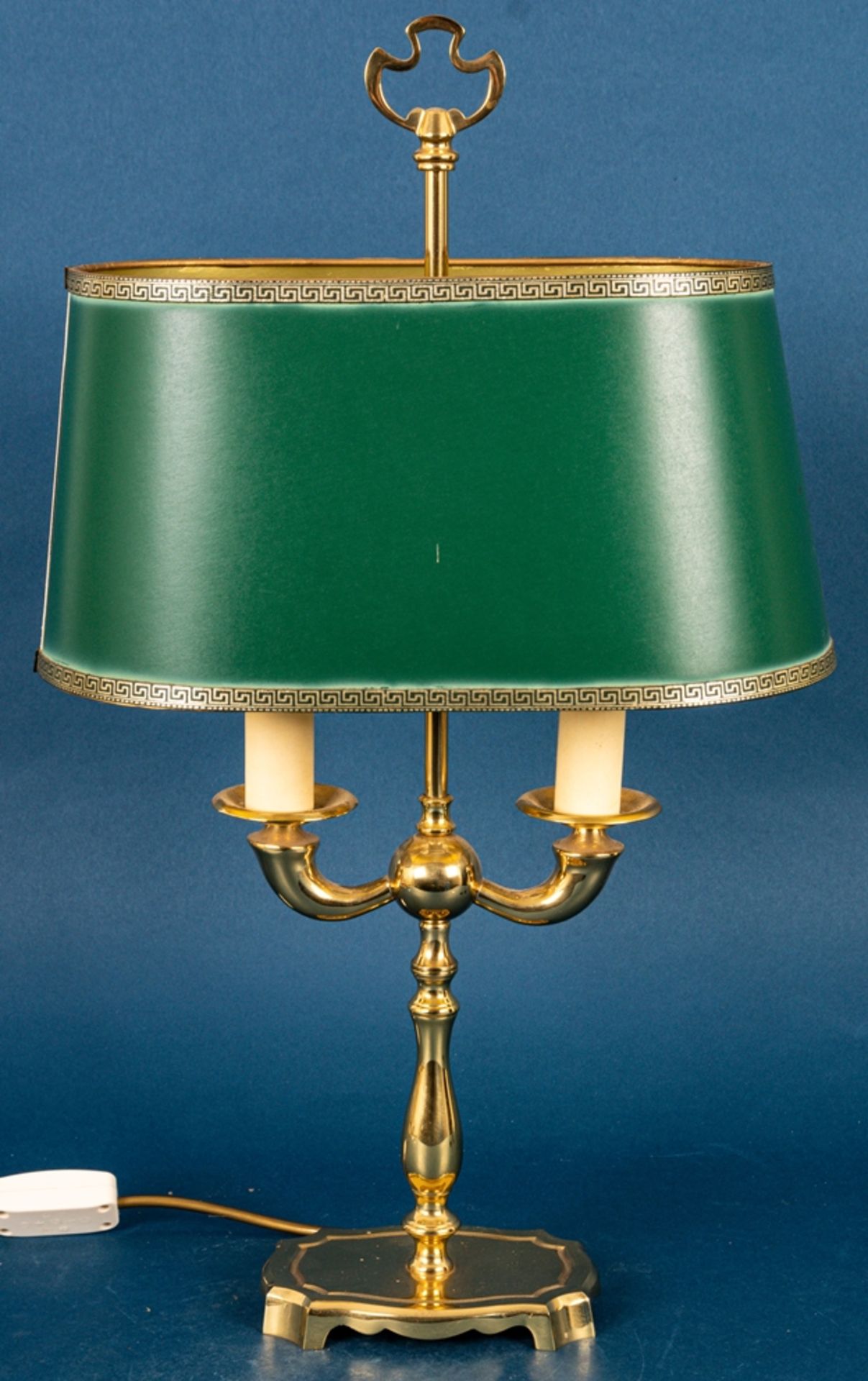 Stilvolle zweiarmige Tischlampe im engl. Stil, Messing, grün-goldener Kunststof