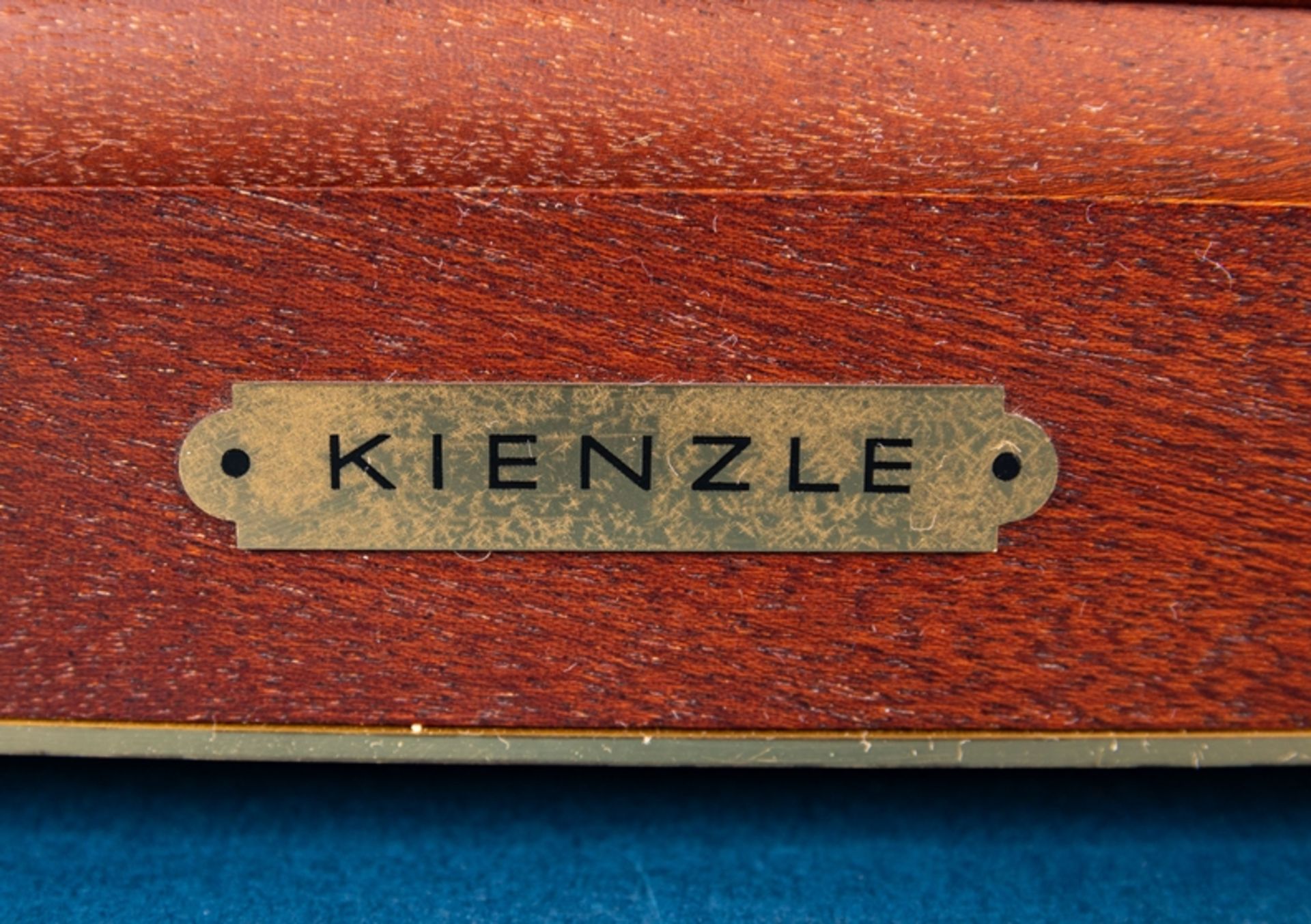 Elegante "Kienzle Chronoquartz" Tischuhr in Mahagonigehäuse mit Messingbeschlag - Image 7 of 7