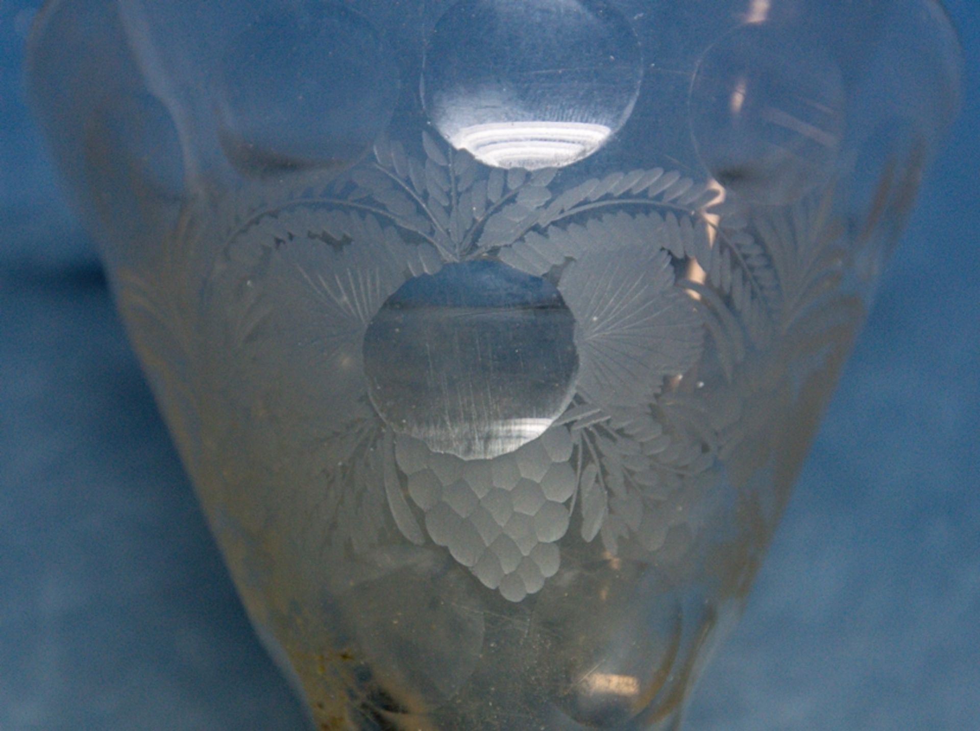 Barocker Glaspokal des 18. Jhds., farbloses Glas, die trichterförmige Kuppa mit - Image 7 of 7