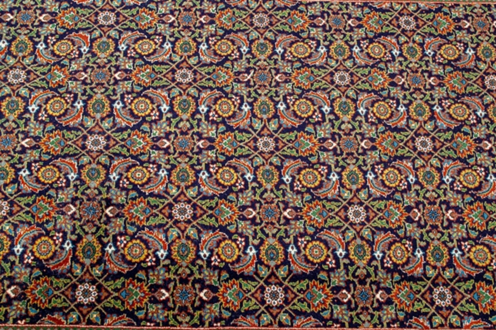 Isfahan Teppichbrücke auf Seide mit Hbati-Muster, ca. 146 x 97 cm, Iran Ende 20 - Image 7 of 7