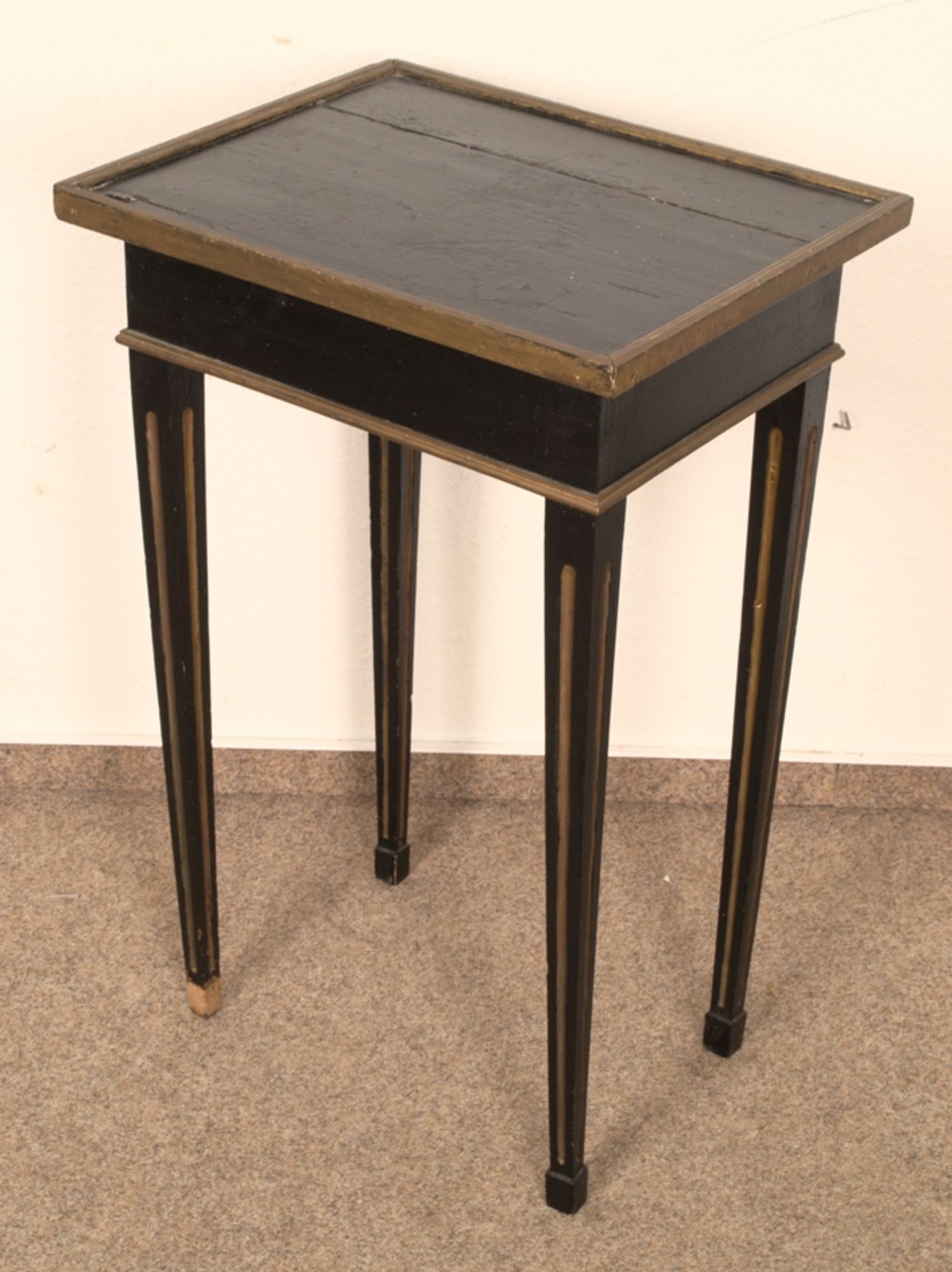 Klassizistischer Beistell-Tisch, schwarz-gold bemaltes Nadelholz, hohe kannelie - Image 7 of 9