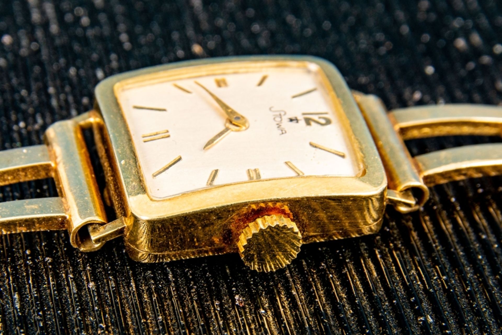 Elegante STOWA - Damenarmbanduhr, 585er Gelbgoldgehäuse und Armband mit Bügelve - Bild 3 aus 6