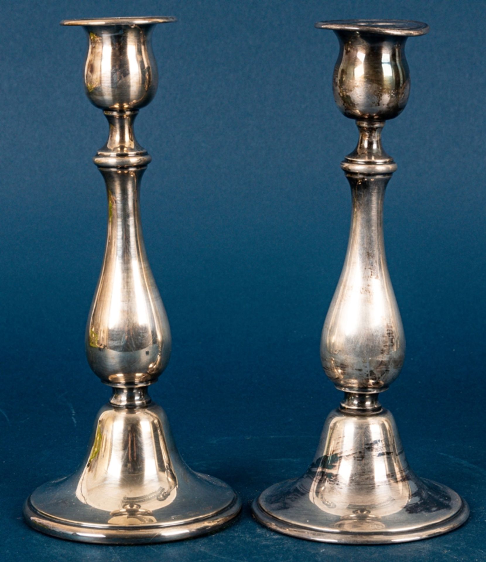 Paar einflammiger Kerzenleuchter, dänisches 830er Silber, Herstellerpunze SVT =
