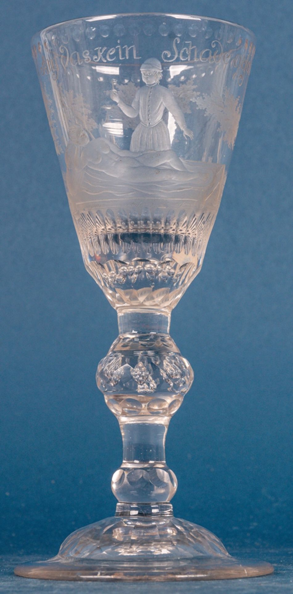 Barockes Pokalglas. Trichterförmige, konische Kuppa mit detailreichem figuralem - Image 3 of 6