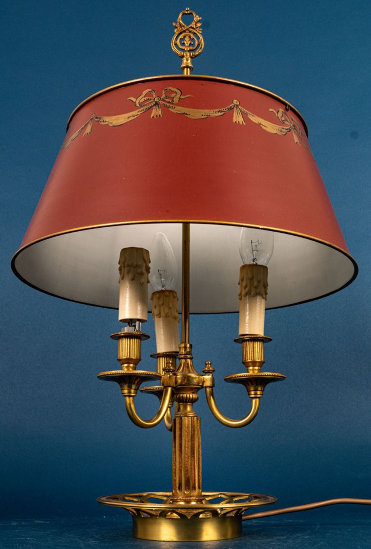Stilvolle dreiarmige Tischlampe im engl. Stil, rot-gold staffierter Metalllampe - Image 3 of 8