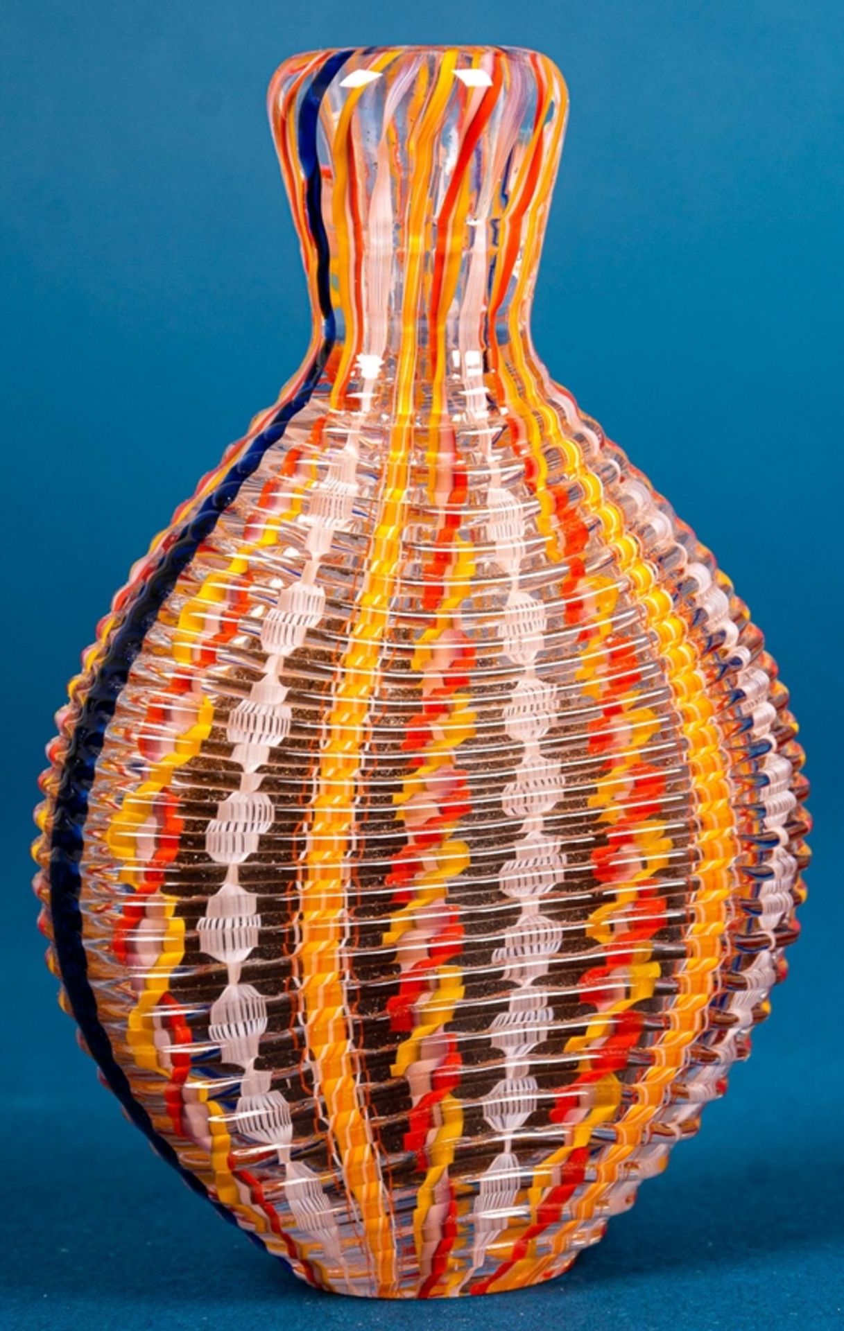 Dekorativer Glasflakon/Tischvase, Höhe ca. 10 cm. - Image 2 of 2