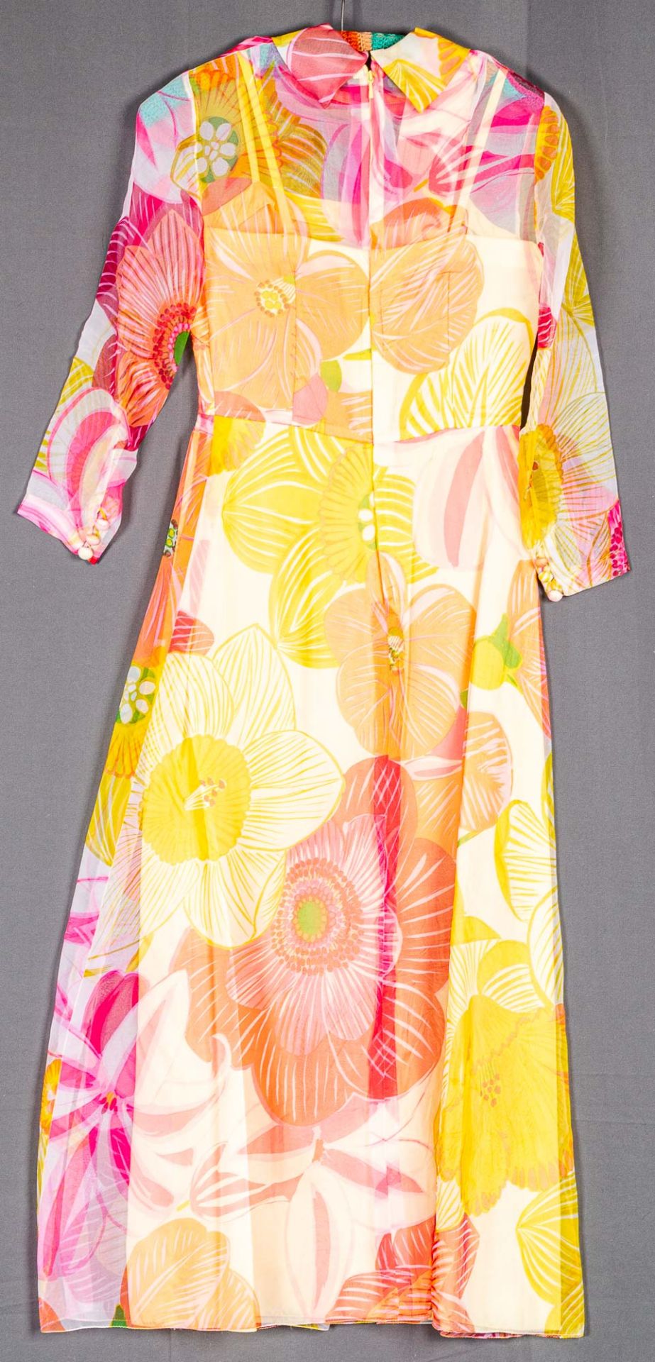 Sommerliches COCKTAILKLEID der 1970er Jahre, Länge ca. 136 cm, ohne Kleidergrö - Image 2 of 2