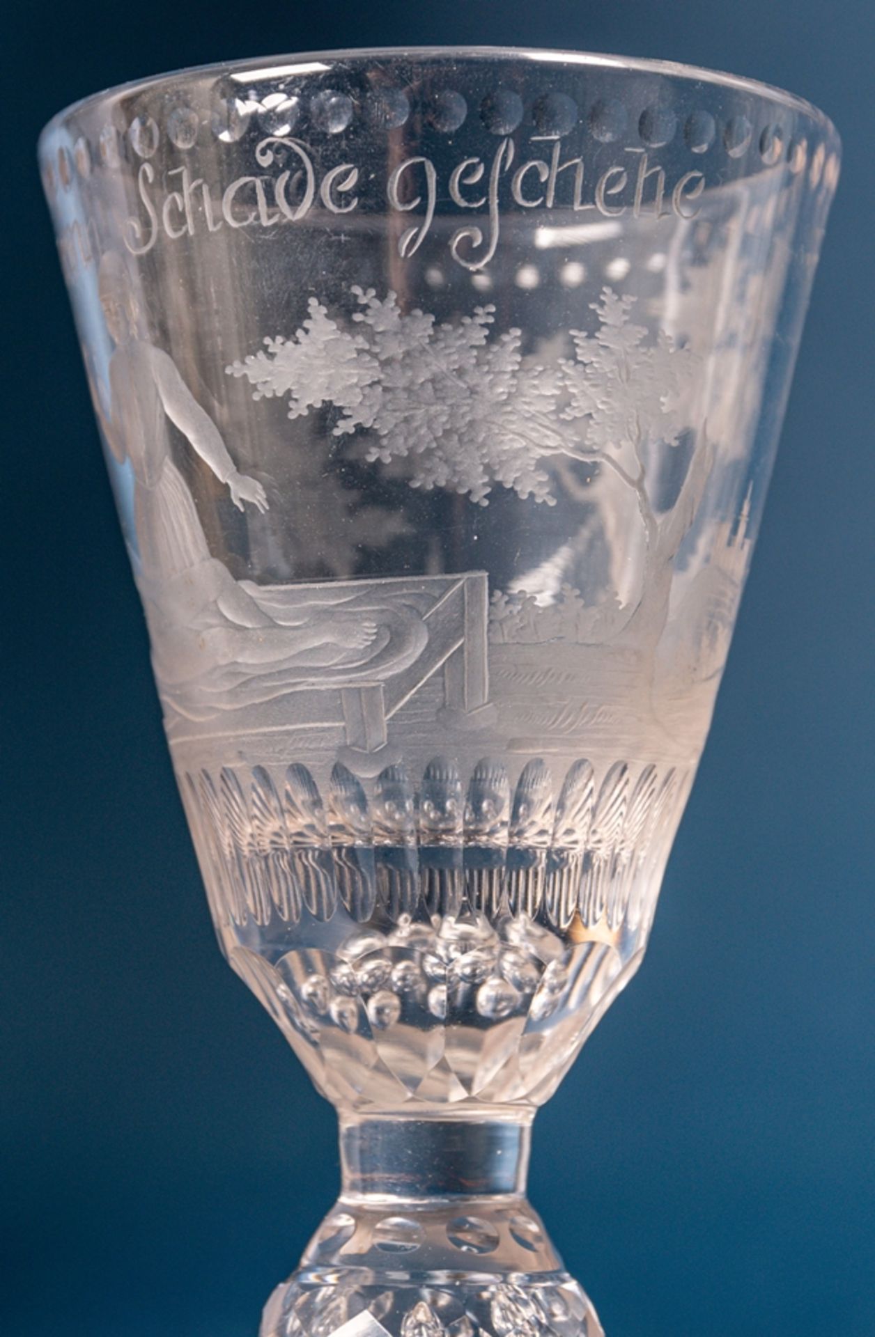 Barockes Pokalglas. Trichterförmige, konische Kuppa mit detailreichem figuralem - Image 6 of 6