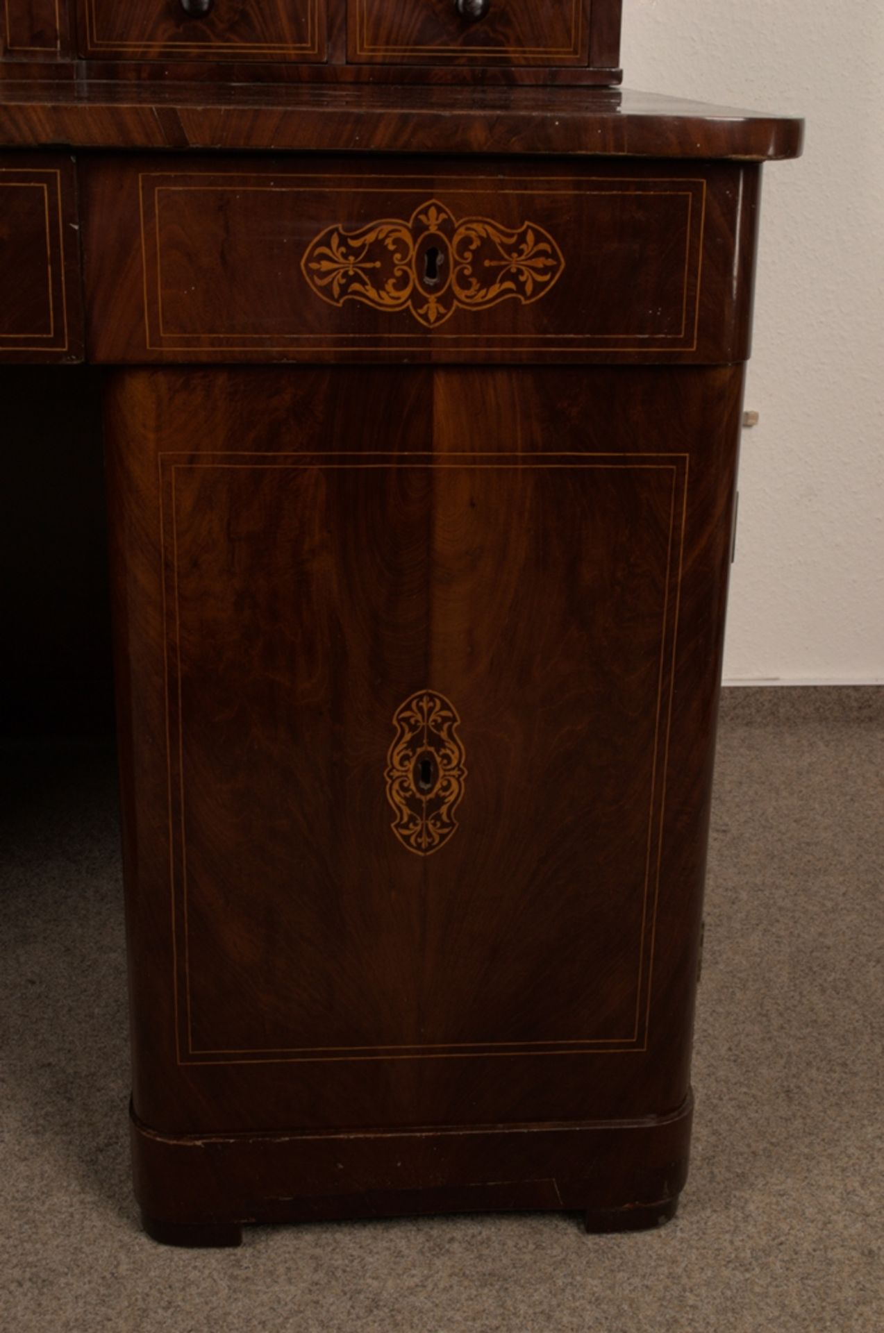 Großer Aufsatzschreibtisch Biedermeier, deutsch um 1830/ 40, Mahagoni massiv un - Image 13 of 35