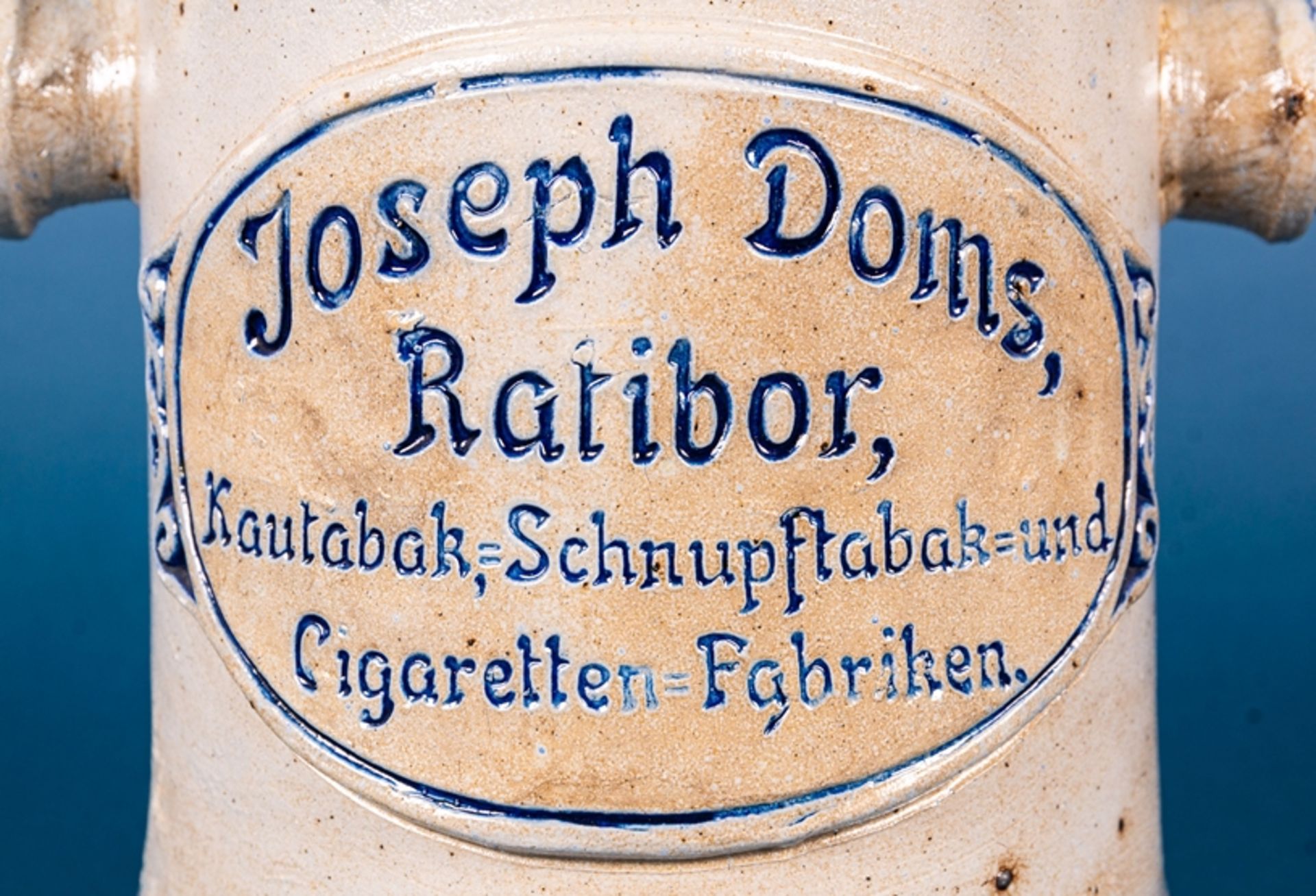 Alter/ antiker Kautabakstopf bez.: "Joseph DOMS, Ratibor". Blaugraues Steinzeug - Bild 3 aus 6