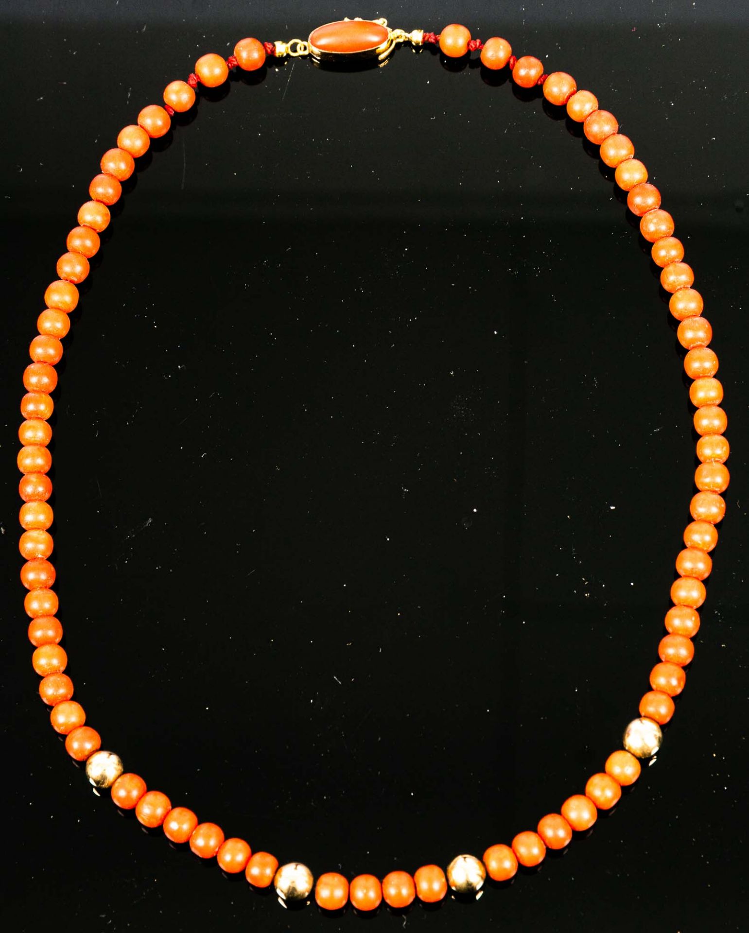 Elegante Korallen-Halskette mit 750er Gelbgold-Sicherheitsverschluss, Länge ca. - Bild 2 aus 7