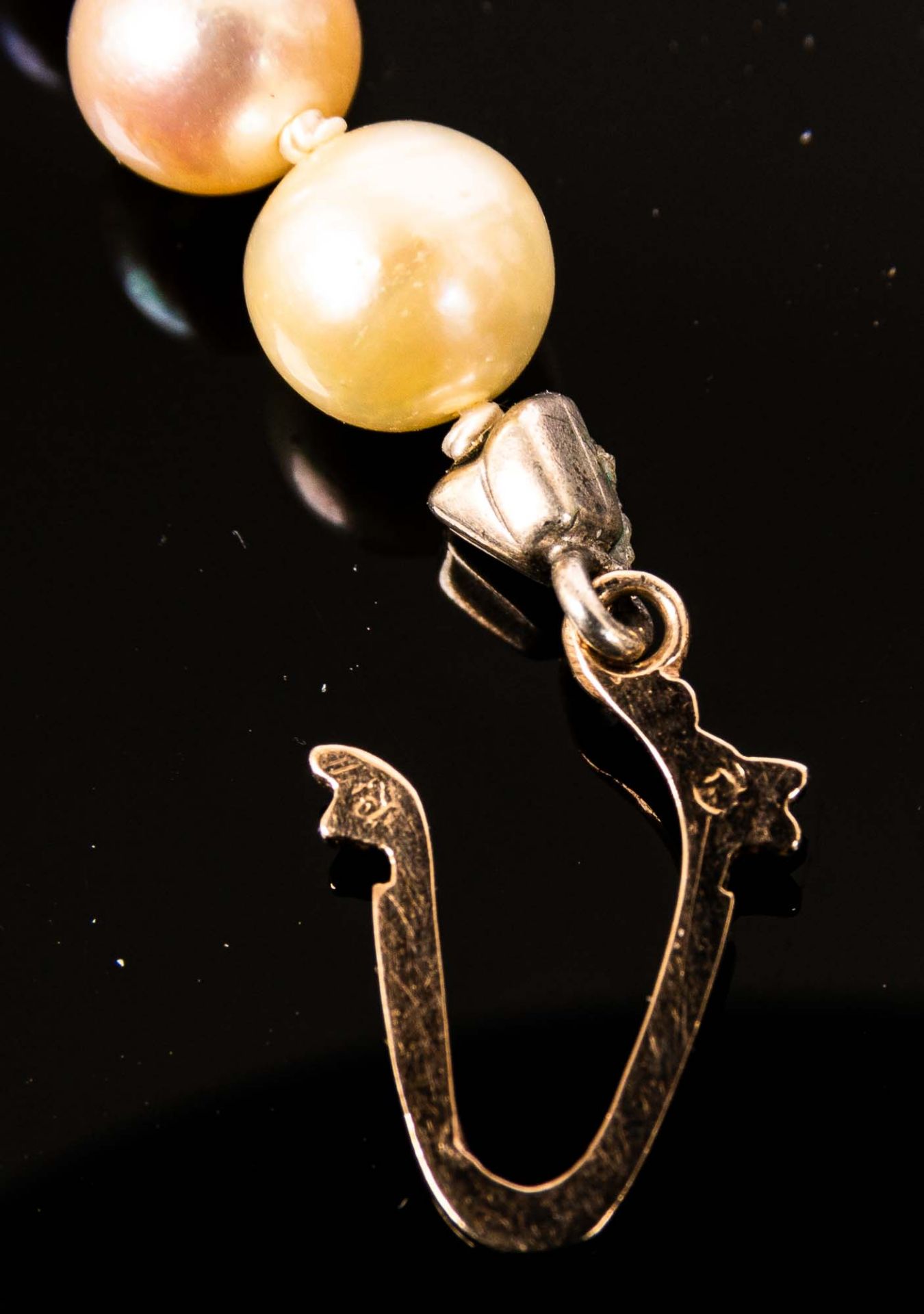 Zeitlose Perlenkette mit 585er Gelb- & Weißgold-Sicherheitsverschluss, dieser m - Bild 5 aus 5