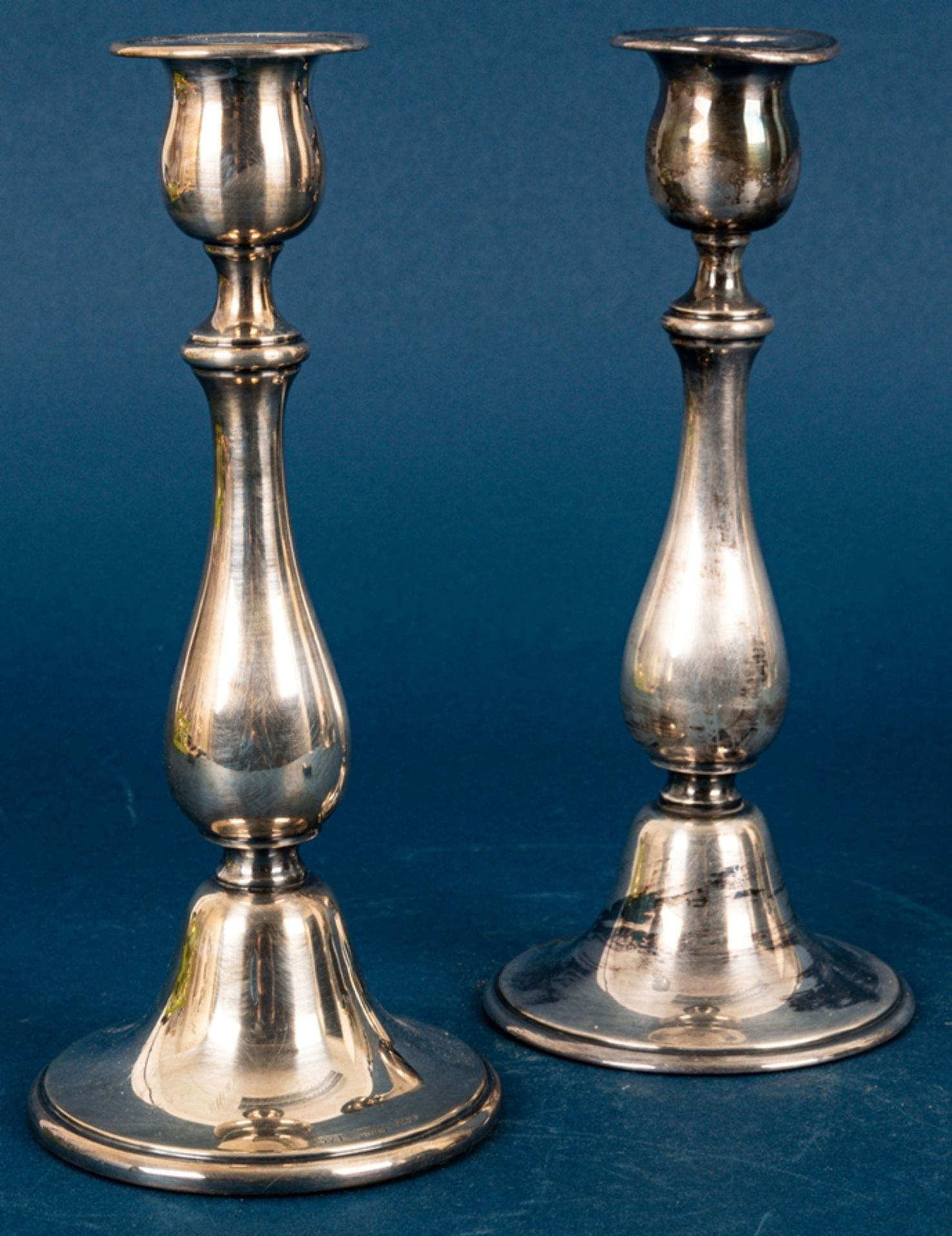 Paar einflammiger Kerzenleuchter, dänisches 830er Silber, Herstellerpunze SVT = - Image 2 of 10