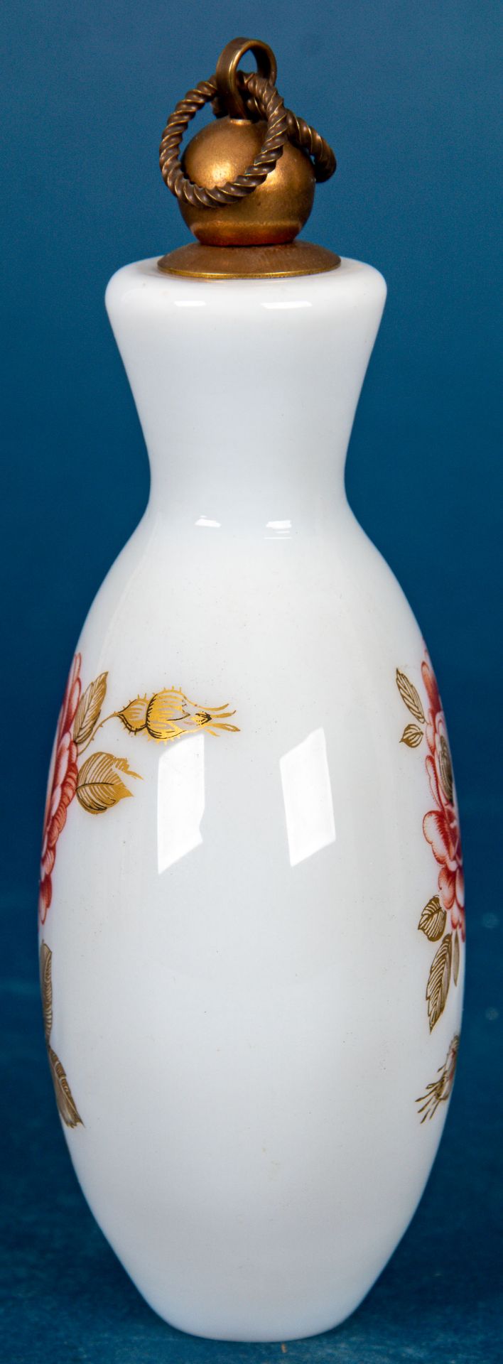 Parfumflakon, milchweiß überfangenes Klarglas mit Rosendekor, Höhe ca. 14,5 cm, - Image 3 of 9